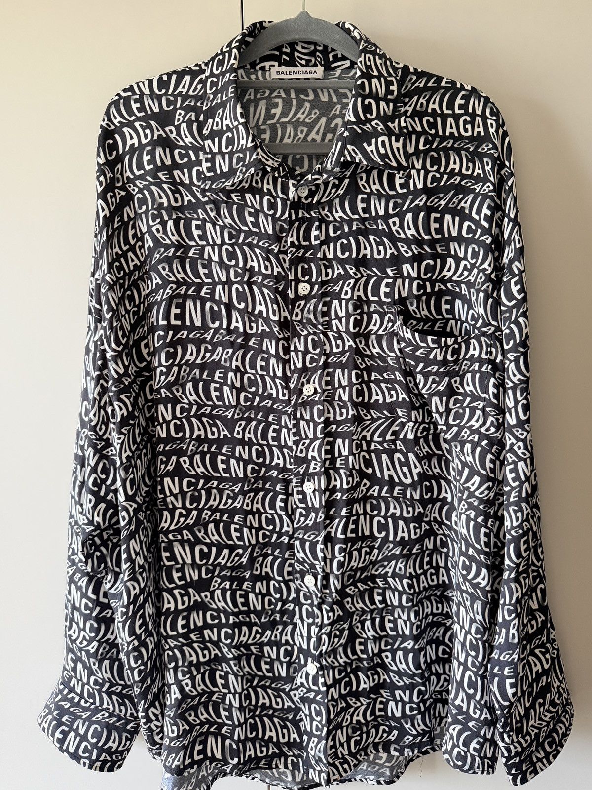 Balenciaga Balenciaga All-Over Logo Oversized Button-Down Shirt Size XXS / US 00 / IT 34 - 1 Thumbnail