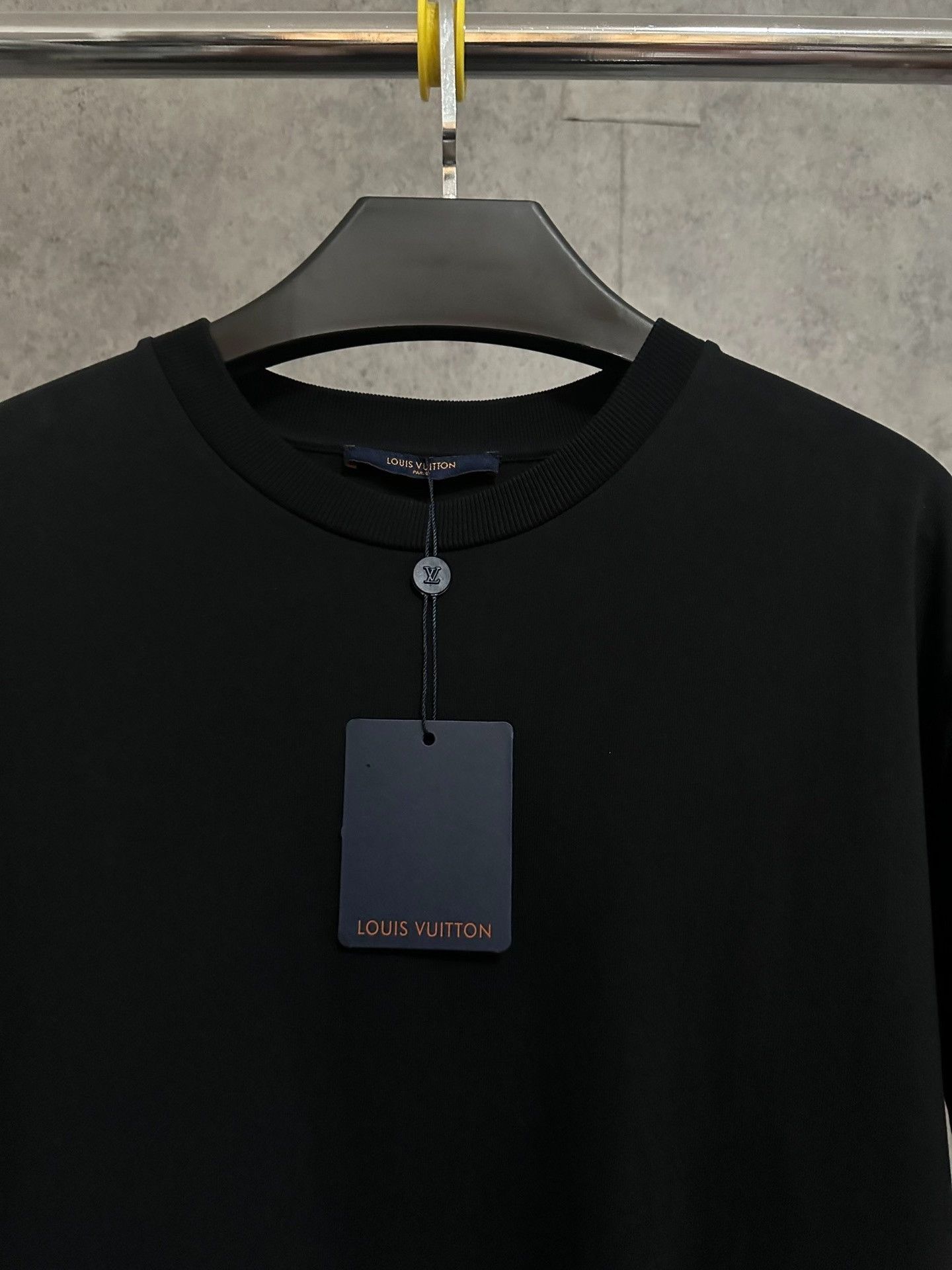 Louis Vuitton LV Classic Short Sleeve T-Shirt Size US S / EU 44-46 / 1 - 6 Thumbnail