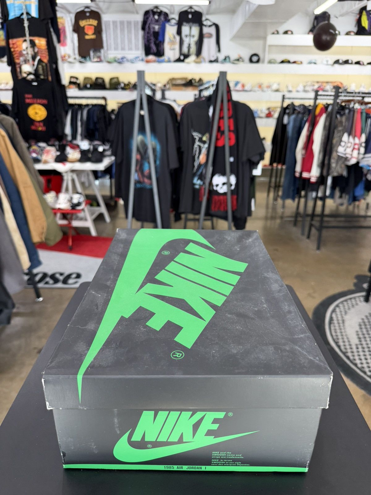 Jordan Brand Air Jordan 1 High Lucky Green Size 9 (2023) Size US 9 / EU 42 - 16 Thumbnail