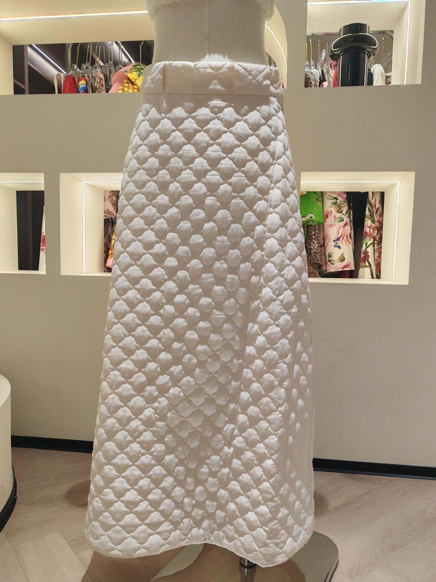 Fendi FENDI White Quilted High-Waist Long Skirt Size 28" / US 6 / IT 42 - 1 Thumbnail