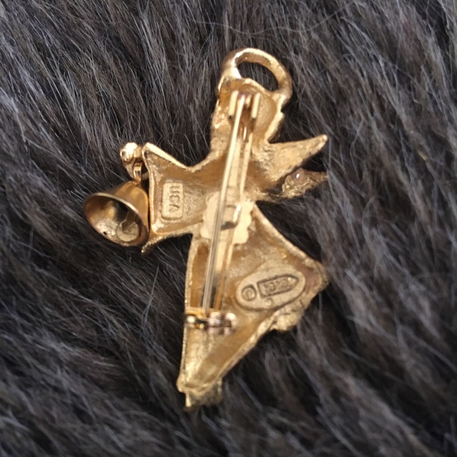 XOXO Vintage XOXO matte gold tone angel w/bell brooch Size ONE SIZE - 2 Thumbnail