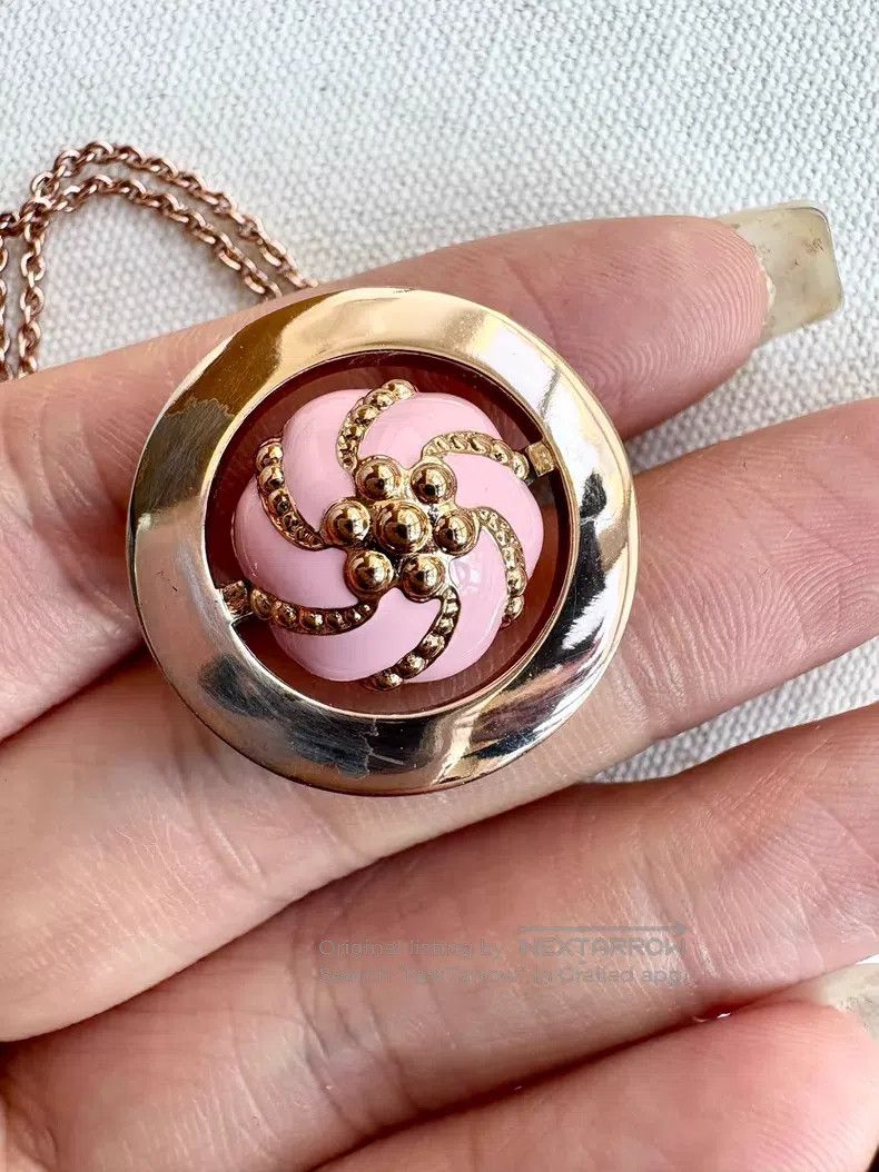 Vivienne Westwood Vivienne Westwood Pink Enamel Saturn Orb Necklace Size ONE SIZE - 7 Thumbnail