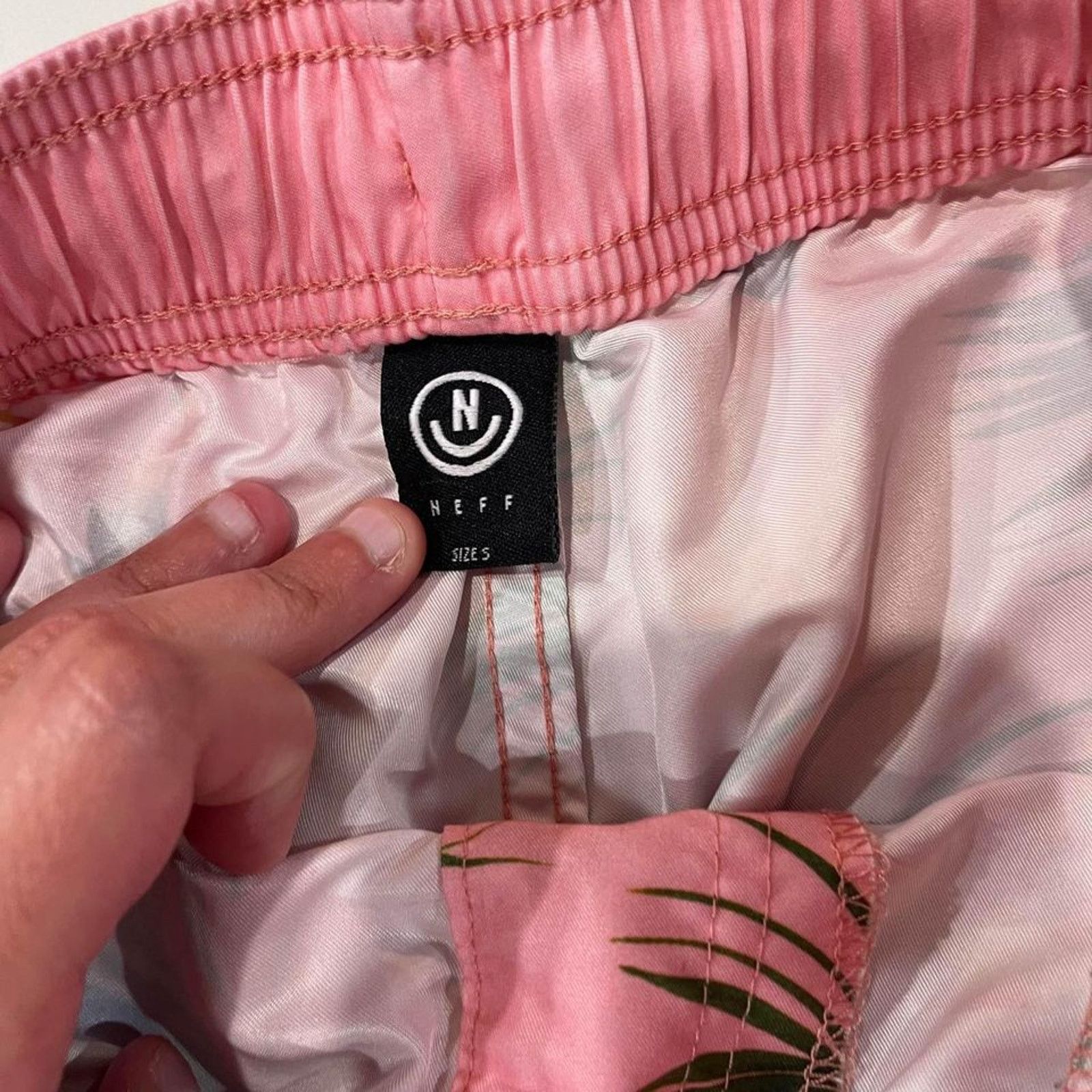 NEFF Neff Pink Parrot Paradise Print Hot Tub Shorts Mens Small Size US 30 / EU 46 - 4 Thumbnail