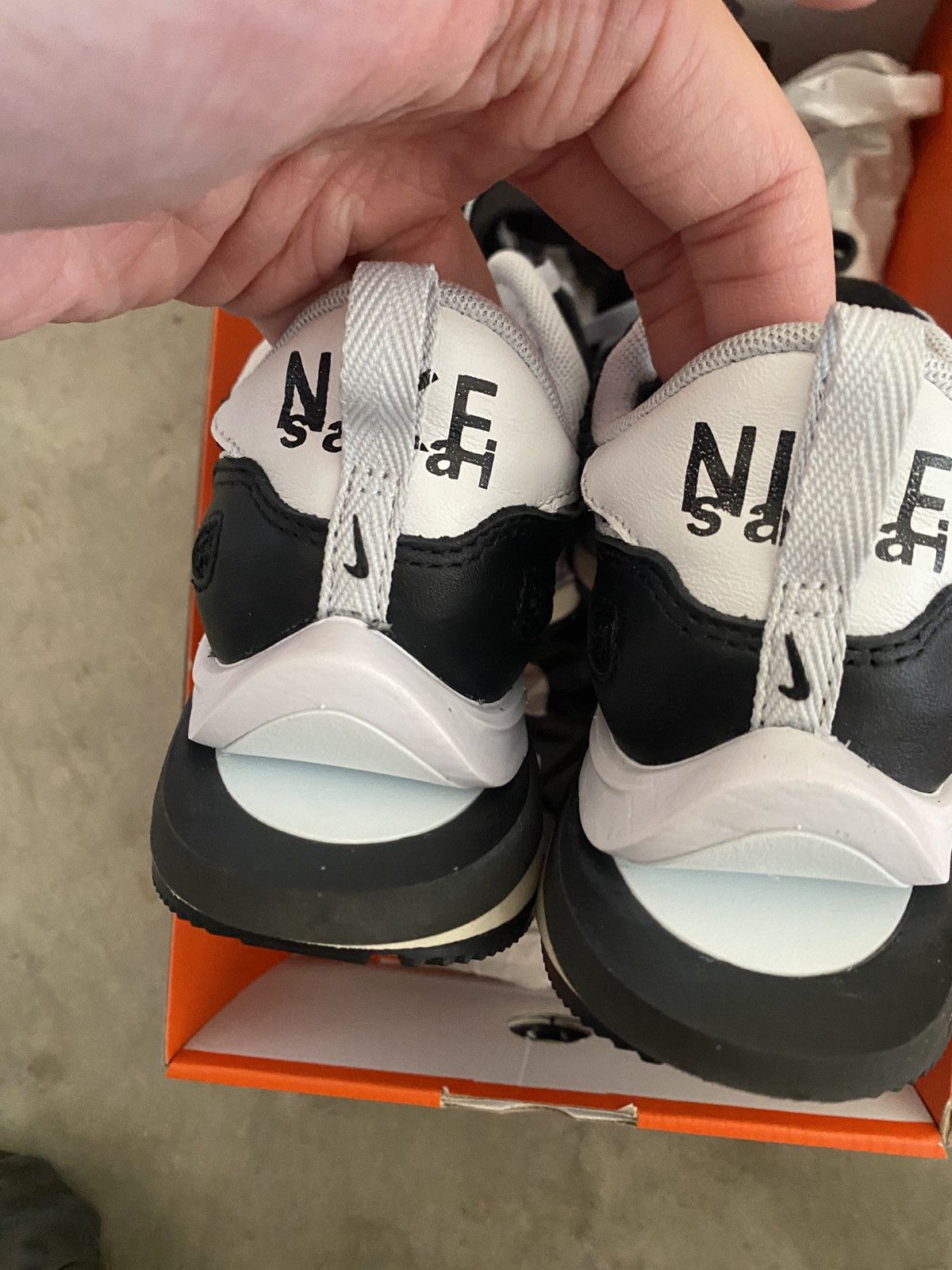 Nike × Sacai SIZE 4 Men Sacai Nike Vaporwaffle Black White Size US 5 / EU 37 - 3 Thumbnail