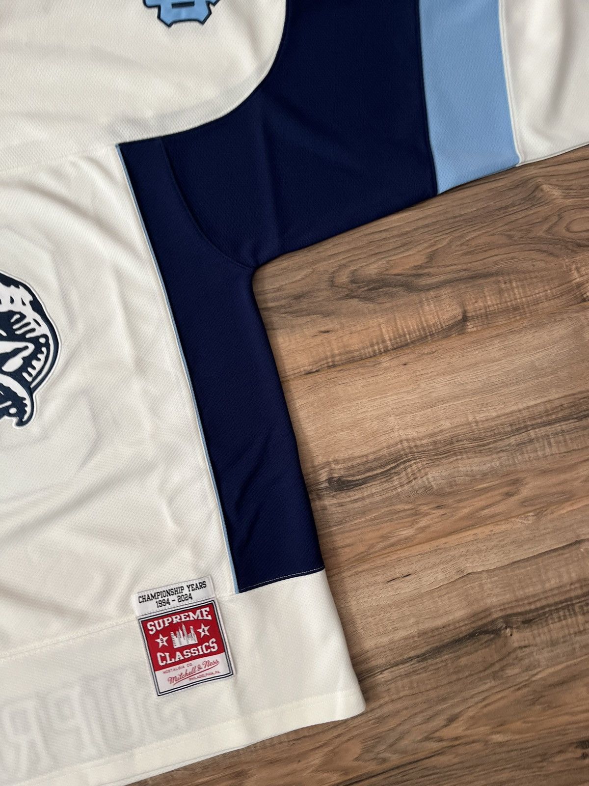 Mitchell & Ness × NCAA × Supreme Supreme Mitchell & Ness NCAA Hockey Jersey Size US XL / EU 56 / 4 - 11 Thumbnail