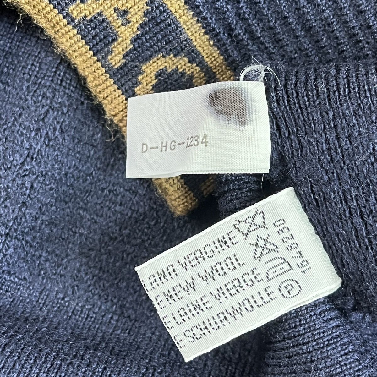 Fendi × Vintage Distressed FENDI Ripped Vintage Knitwear Sweater Size US S / EU 44-46 / 1 - 20 Thumbnail
