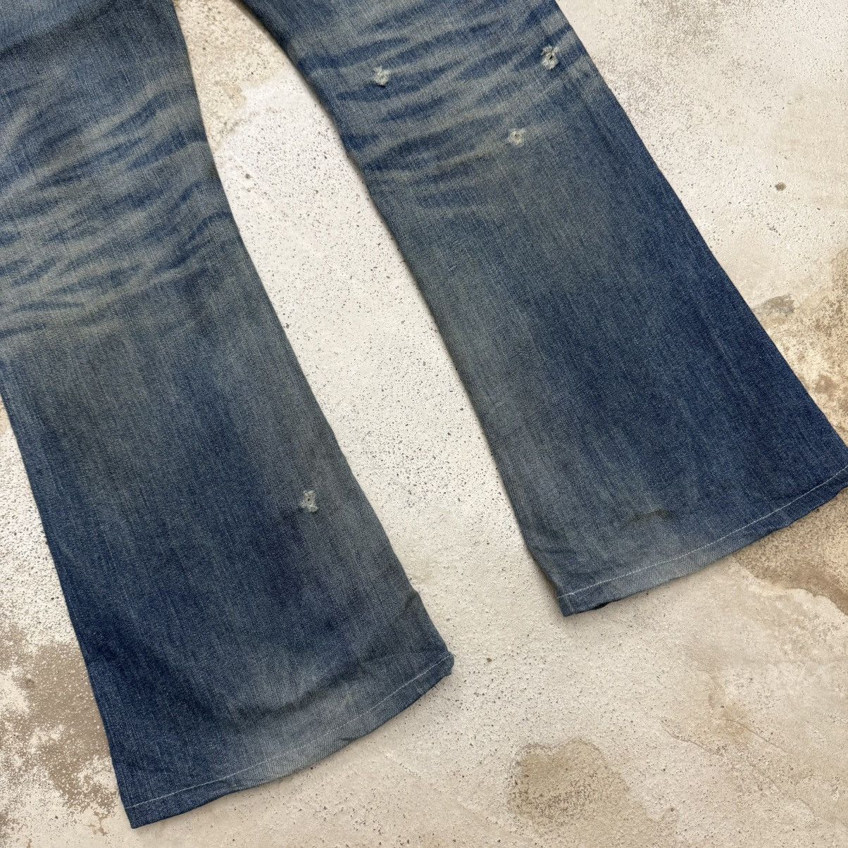 Vanquish Vanquish Muddy Distressed Whisker Denim Pants Size US 31 - 11 Thumbnail