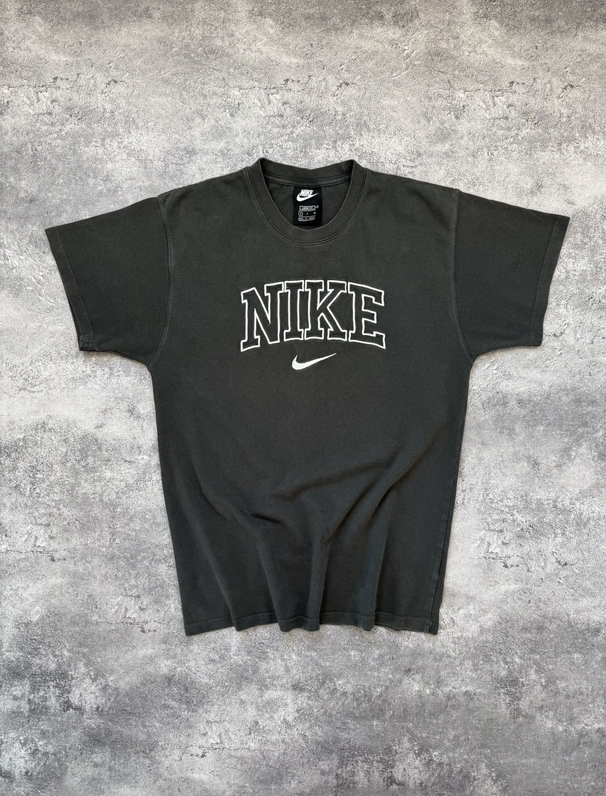 Nike Vintage 90s Nike Center Logo T-Shirt Gray Rare Tee Y2K Hype Size US S / EU 44-46 / 1 - 1 Thumbnail