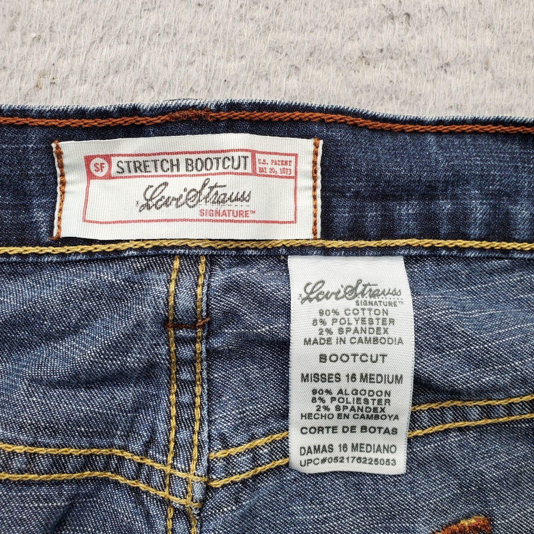 Levi's Levi's Signature Bootcut Jeans Womens Size 16 Denim Stretch Navy 5-Pocket Regular Waist 36 Inseam 25" Blue denim Jeans Womens Size 16 Size 38" / US 16 / IT 52 - 6 Thumbnail