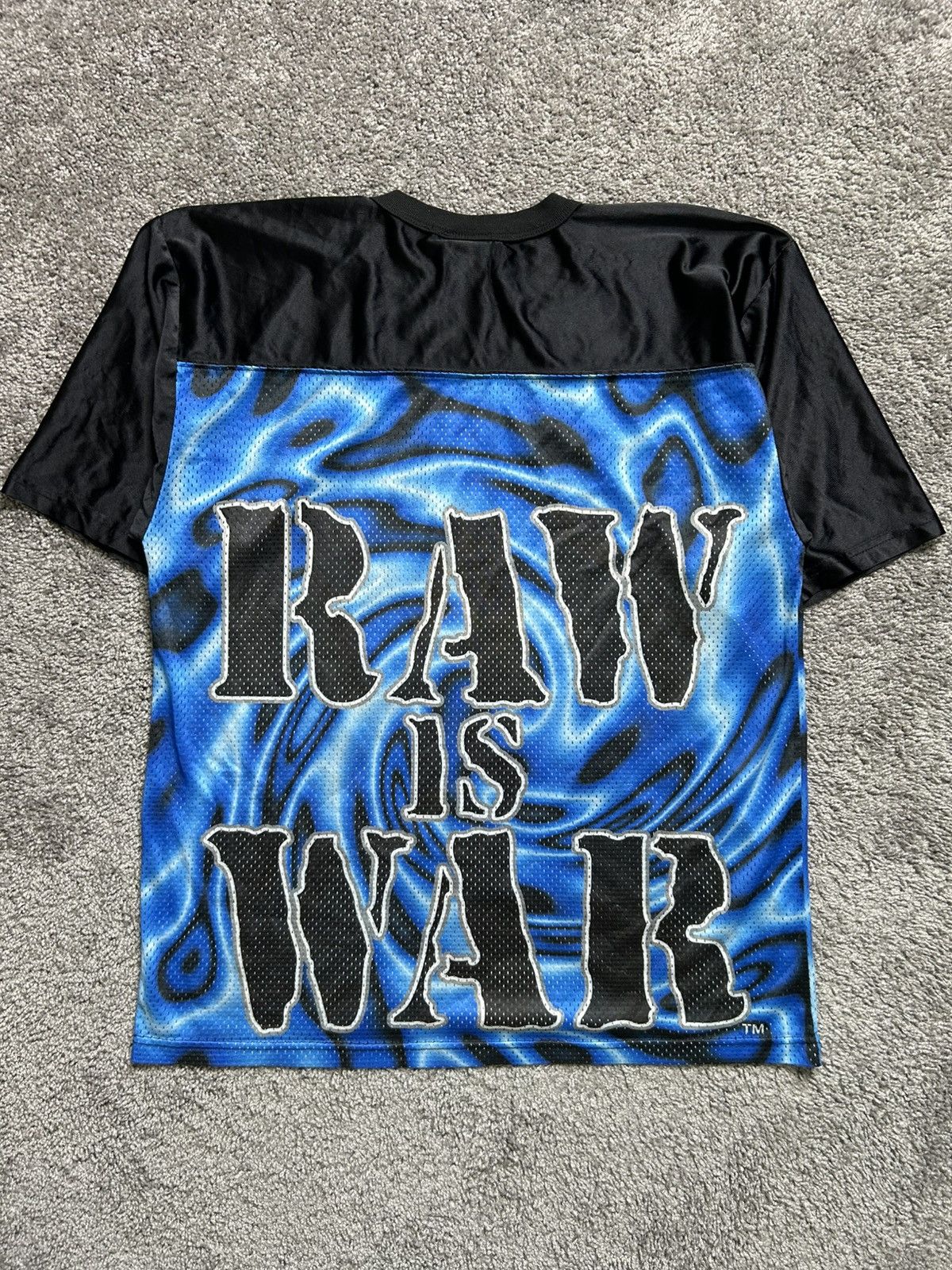 Vintage Vintage 90s WWE Stone Cold Jersey Raw is War 1999 Size US L / EU 52-54 / 3 - 9 Thumbnail