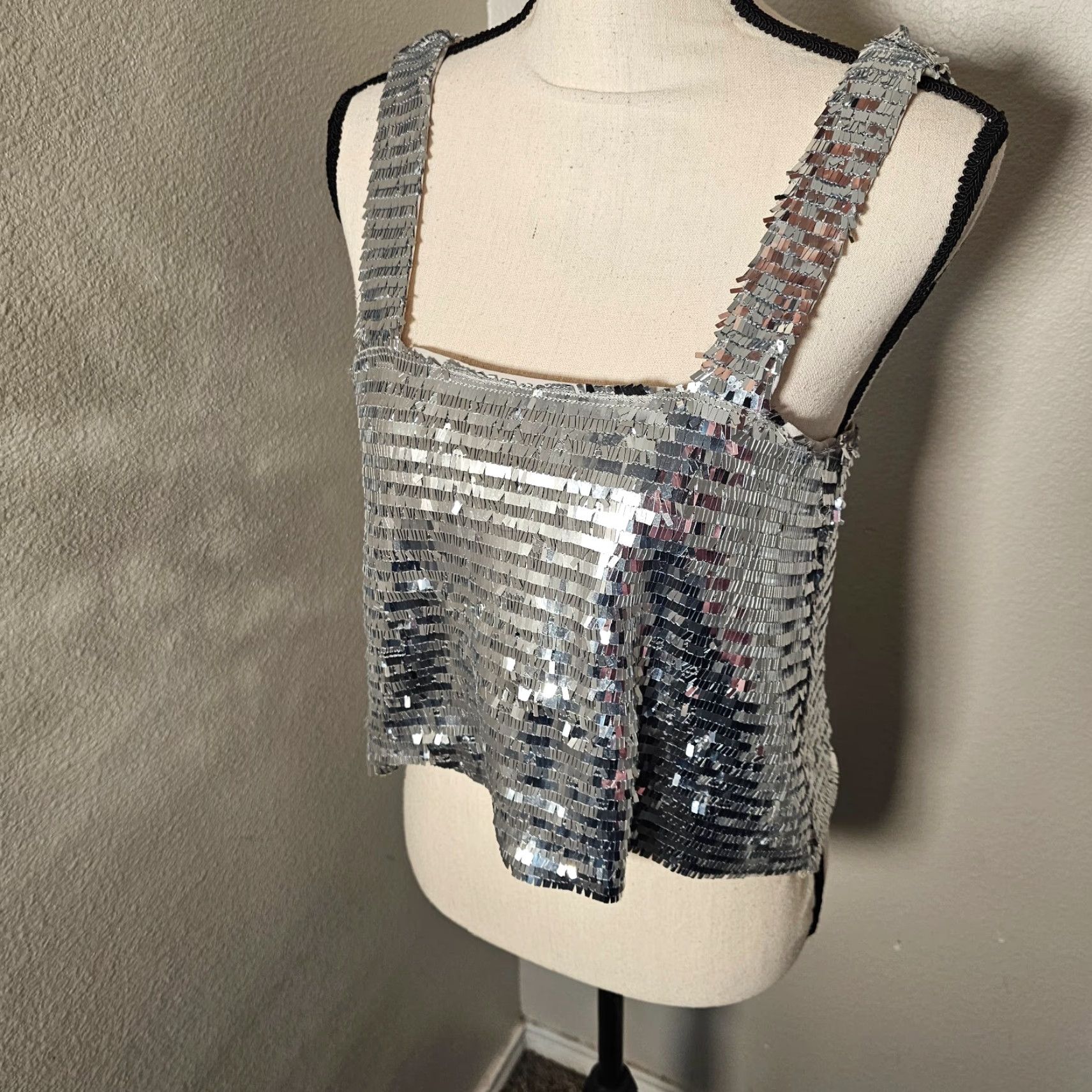 Zara VINTAGE Zara Silver Metallic Crop Top Women's S Sleeveless Tank Party Casual Modern Size S / US 4 / IT 40 - 5 Thumbnail