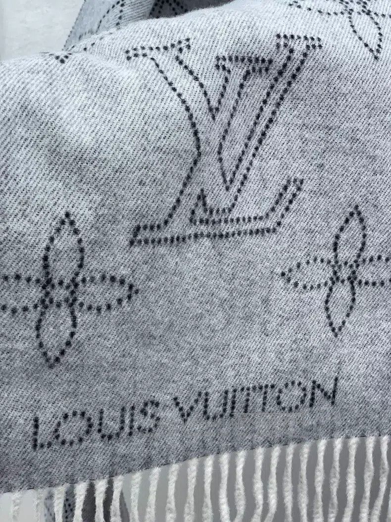 Louis Vuitton Louis Vuitton Grey single face cashmere fringe scarf Size ONE SIZE - 4 Thumbnail