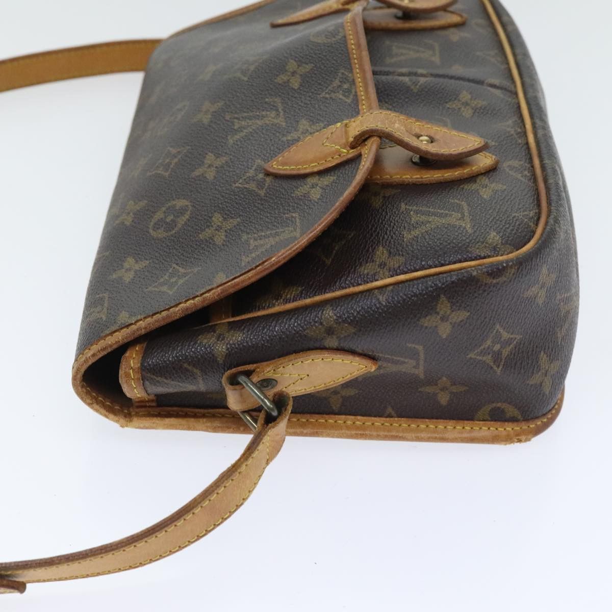Louis Vuitton LOUIS VUITTON Monogram Gibeciere MM Shoulder Bag M42247 Size ONE SIZE - 3 Thumbnail