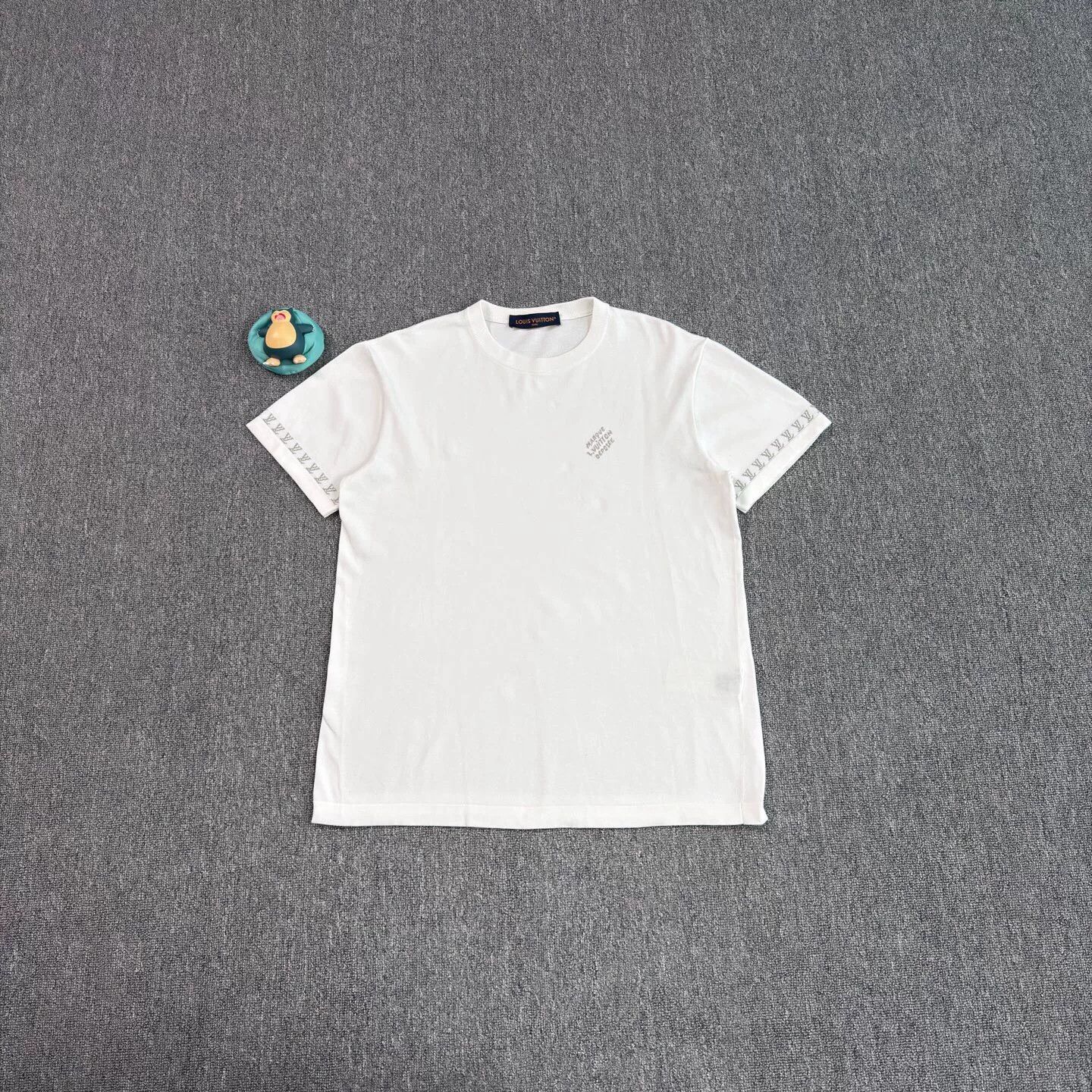 Louis Vuitton LV White Cuff Print Knit Short-Sleeve Size US S / EU 44-46 / 1 - 1 Thumbnail