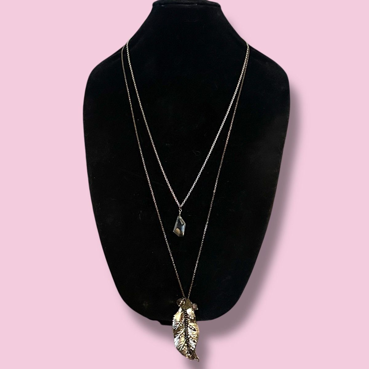 American Eagle Outfitters AEO long doubled layered leaf pendant necklace Size ONE SIZE - 1 Thumbnail