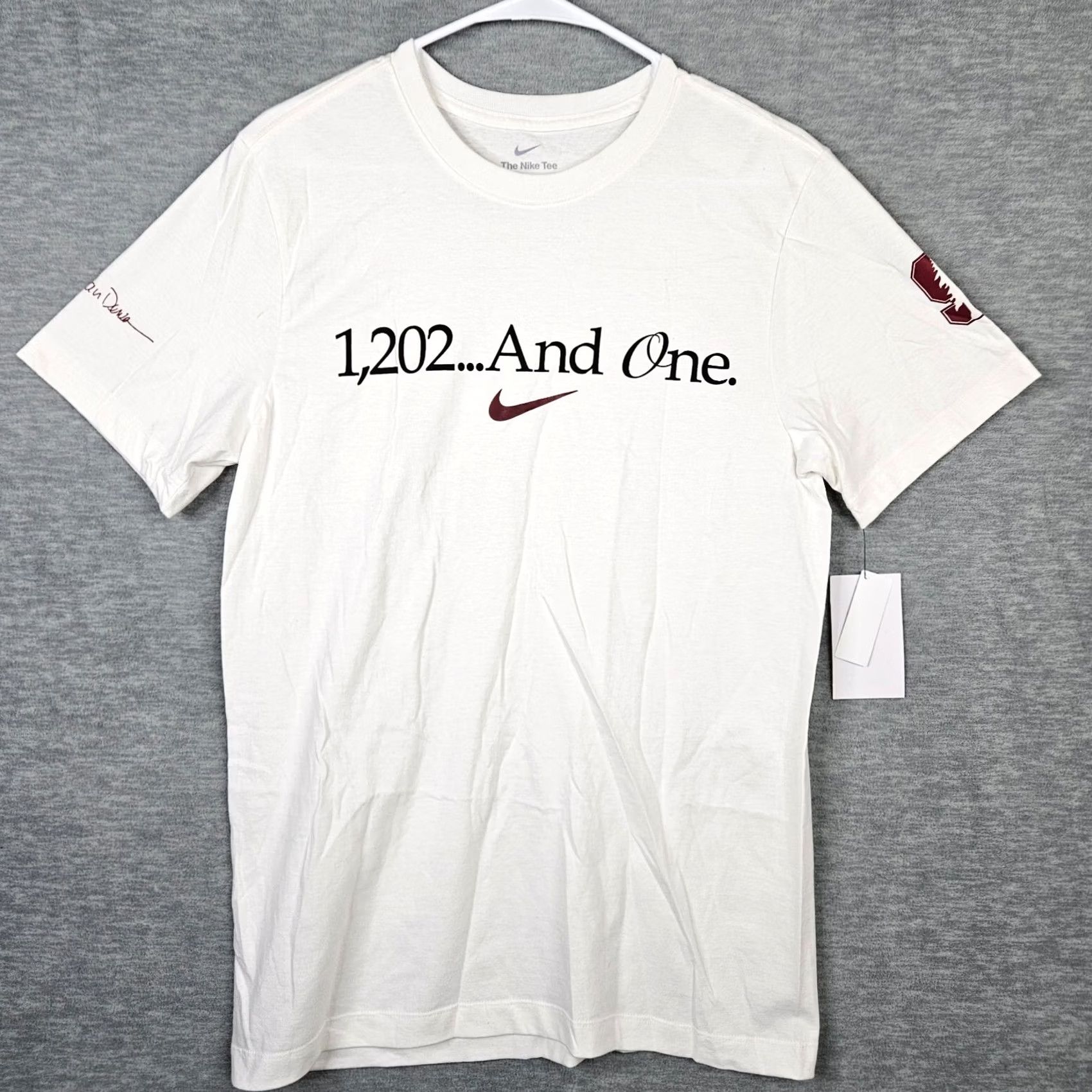 Nike Nike Tee Mens S White The Colbb Arawinsmss Short Sleeve Men Size NEW Size US 29 - 2 Thumbnail