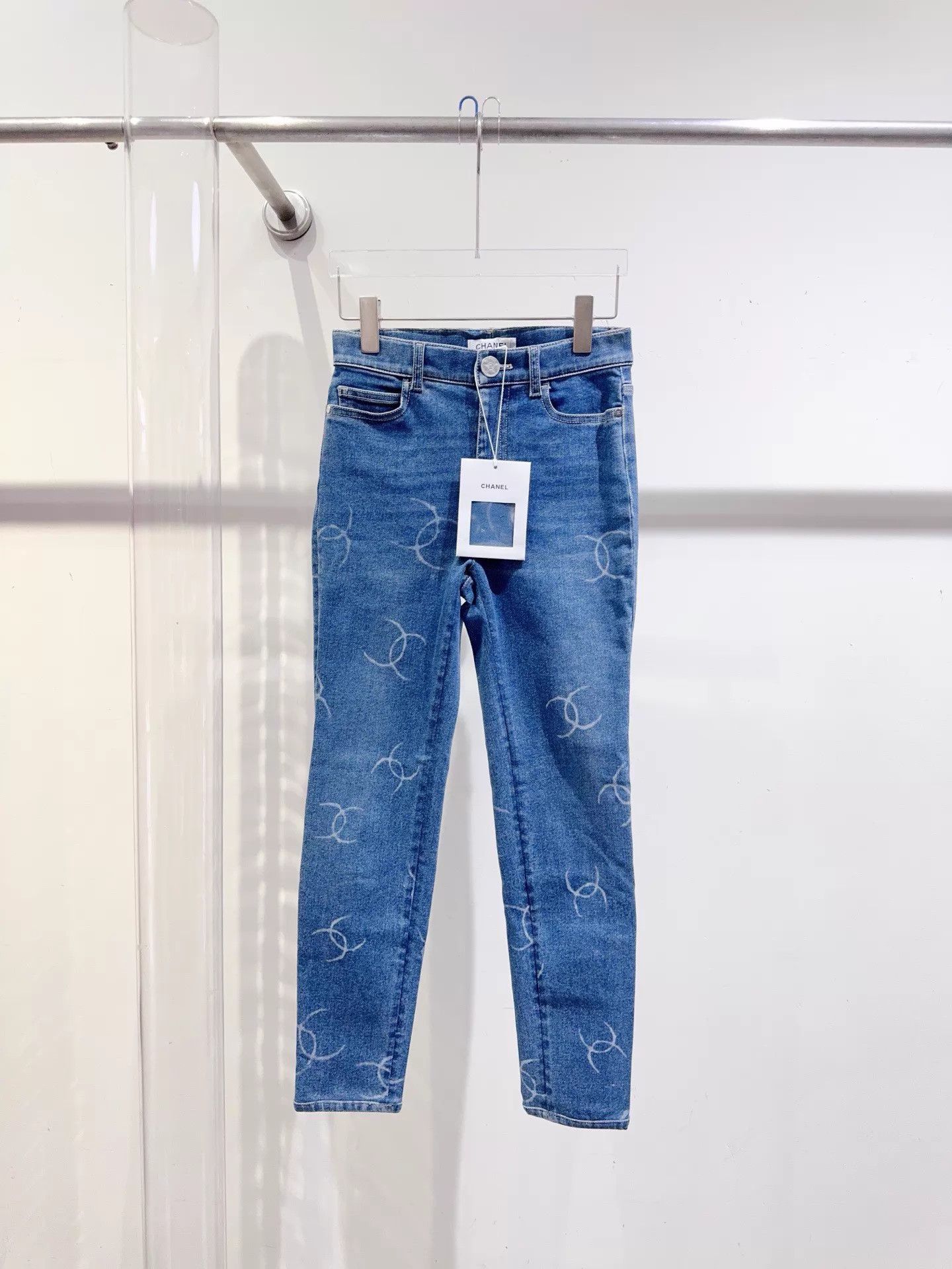 Chanel Chanel Women's CC Slim Fit Jeans Size 36 New Tags Size 26" / US 2 / IT 38 - 1 Thumbnail