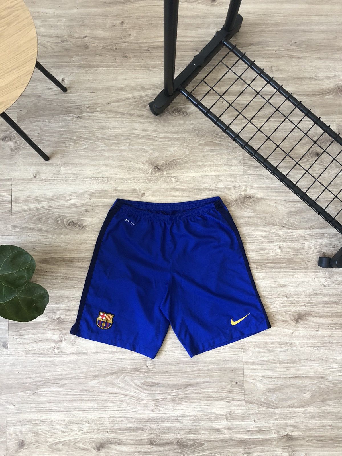 Nike Vintage Nike FC Barcelona Soccer Shorts Size M Size US 32 / EU 48 - 1 Thumbnail