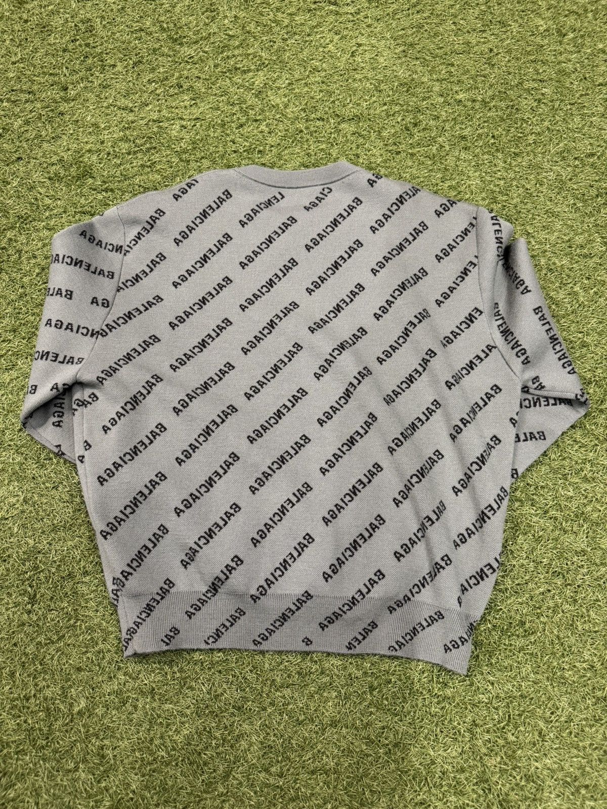 Balenciaga Balenciaga Mirror Mini Logo Sweater Size US S / EU 44-46 / 1 - 2 Thumbnail