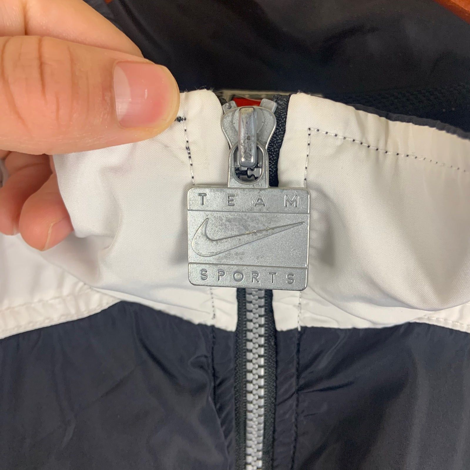 Nike Vintage Nike Wyoming Windbreaker Size US L / EU 52-54 / 3 - 4 Thumbnail