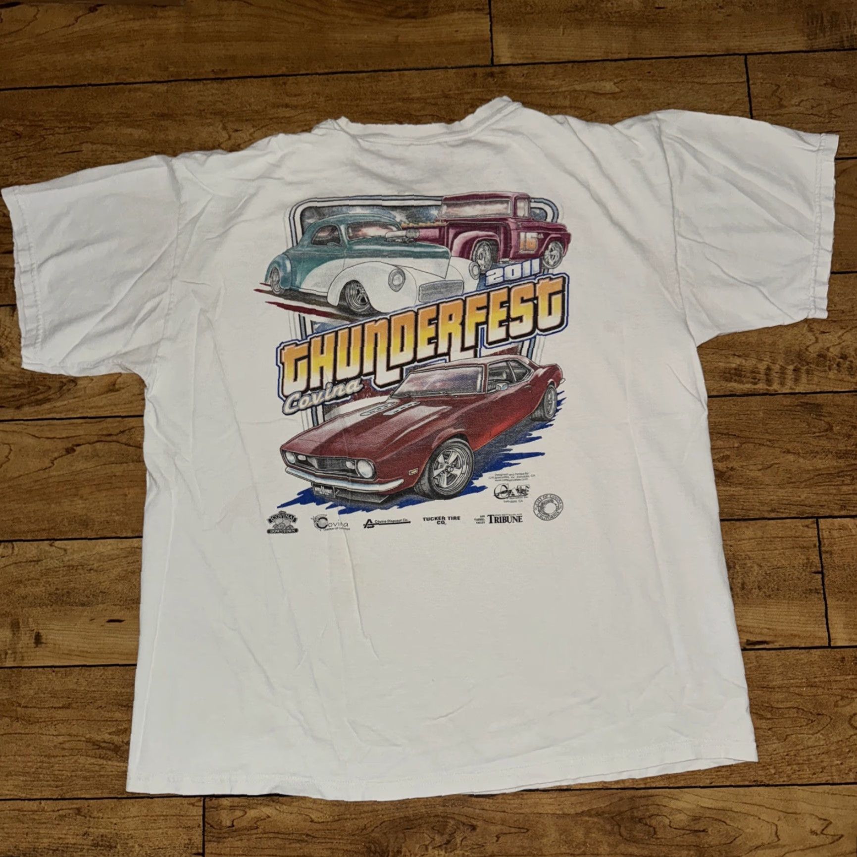 Vintage VINTAGE 2011 Car Show T-Shirt White XL Distressed 23X27 Mens Regular XL White T-Shirt 2011 Car Show Mens Distressed Vintage Shirt Size US XL / EU 56 / 4 - 2 Thumbnail