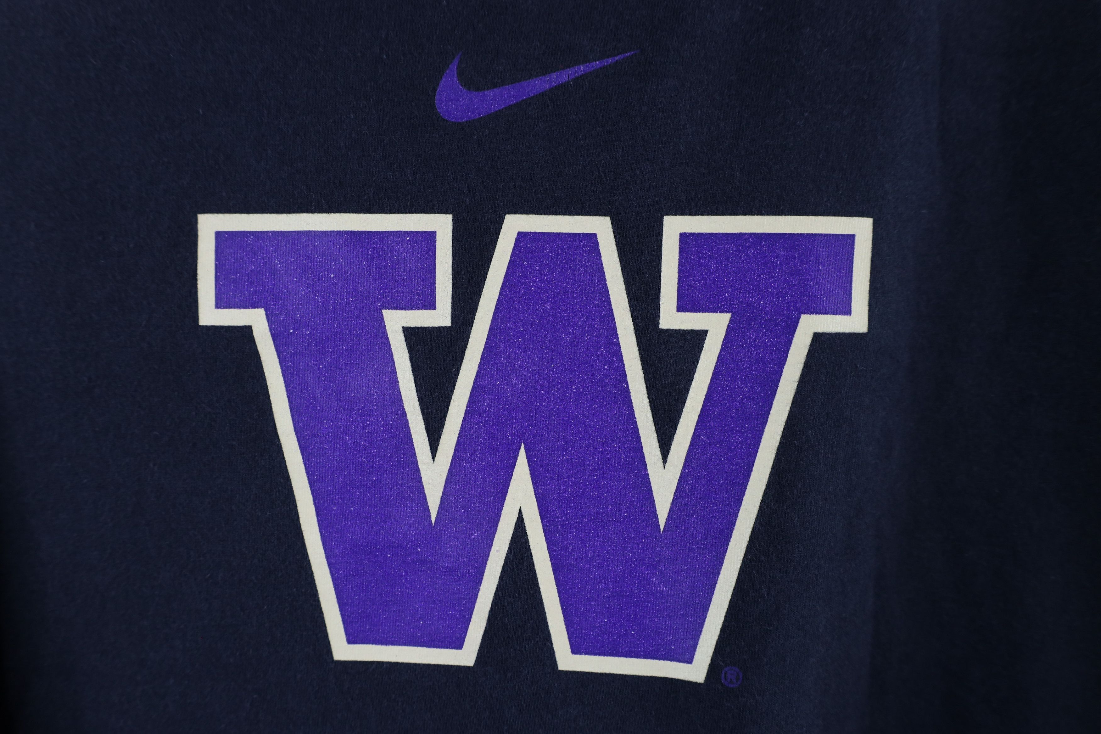 Nike × Vintage Vintage Nike Mini Swoosh University of Washington T-Shirt Size US L / EU 52-54 / 3 - 4 Thumbnail
