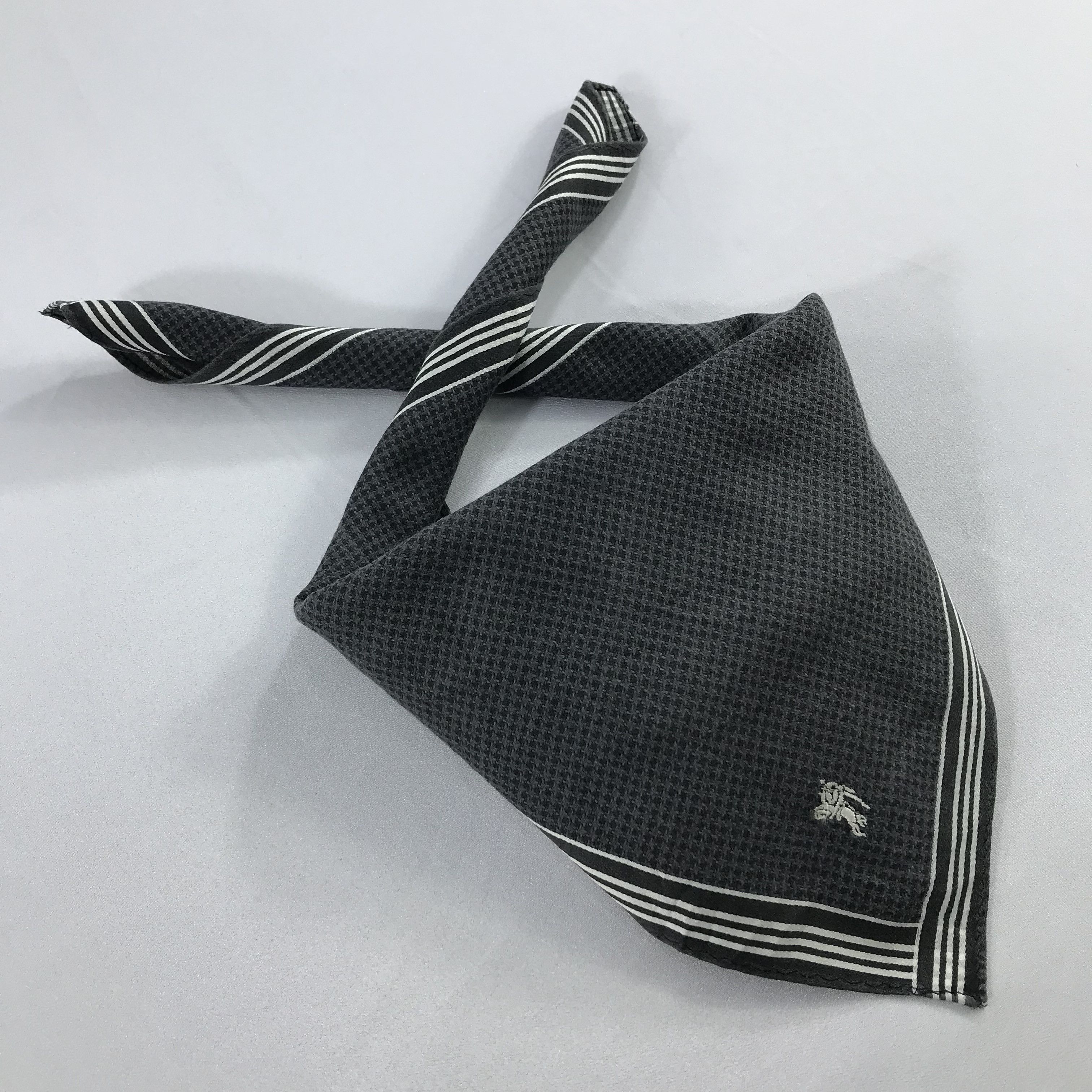 Burberry × Vintage Burberry Bandana / Handkerchief / Neckerchief - S2542 Size ONE SIZE - 4 Thumbnail