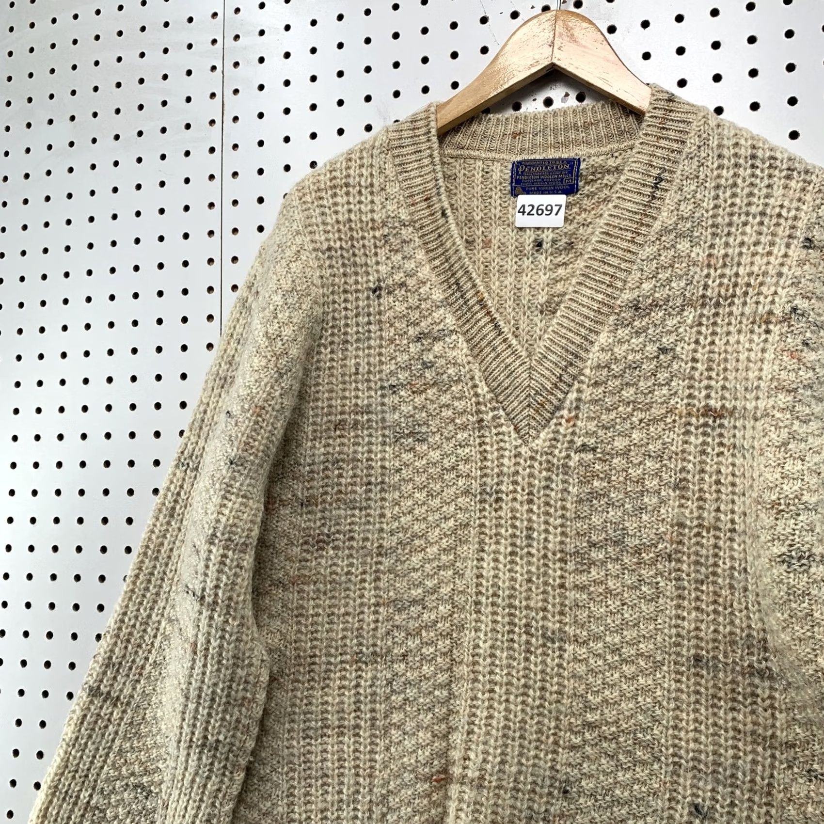 Pendleton VINTAGE Pendleton Sweater Mens Medium Beige V Neck Rib Knit Made USA Size US M / EU 48-50 / 2 - 7 Thumbnail