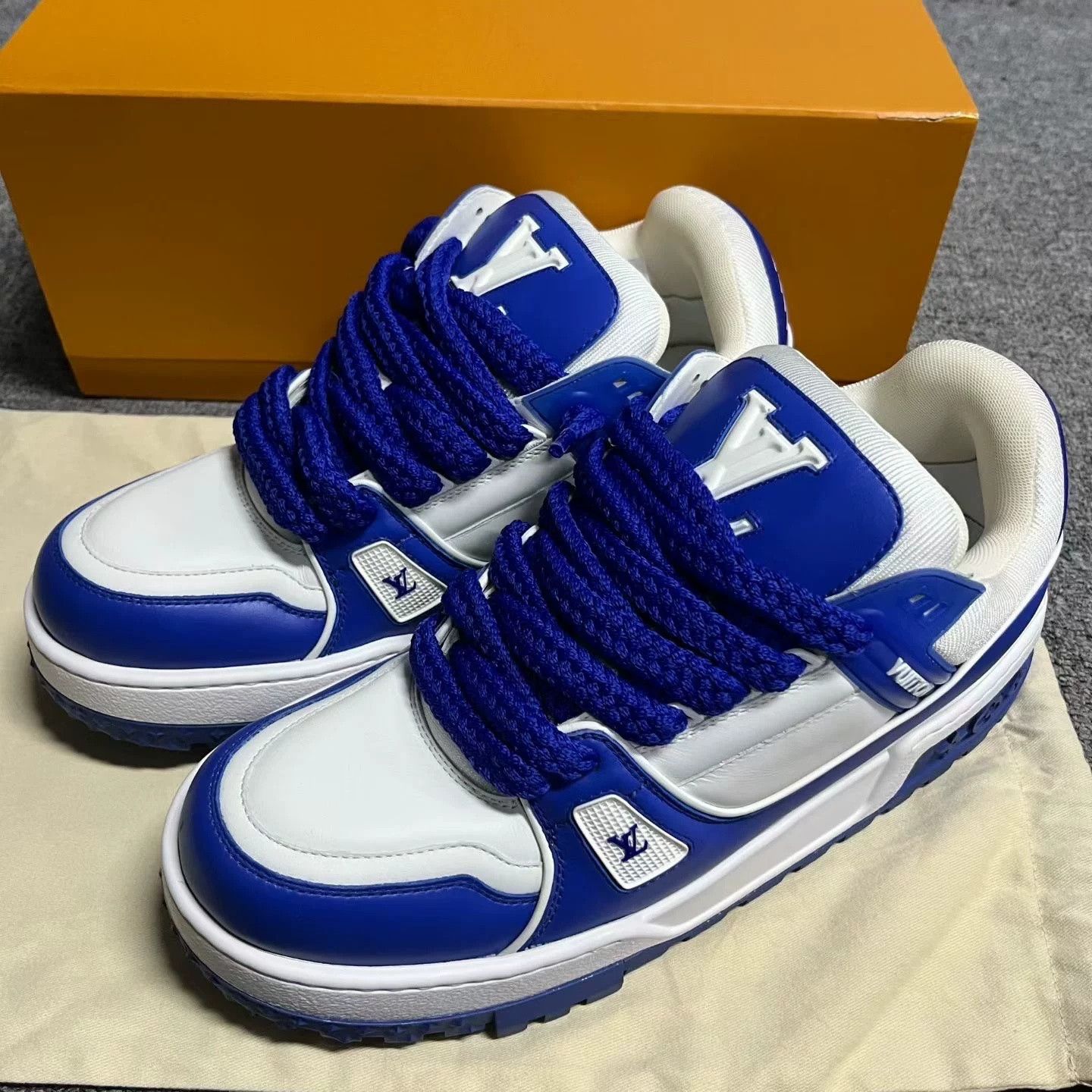 Louis Vuitton Louis Vuitton White Blue Low-Top Sneakers Size US 9 / EU 42 - 2 Thumbnail