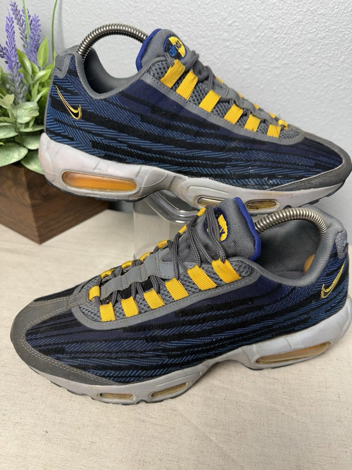 Nike Size 9- Nike Air Max 95 Blue/Yellow/Black Pre/owned Size US 9 / EU 42 - 2 Thumbnail