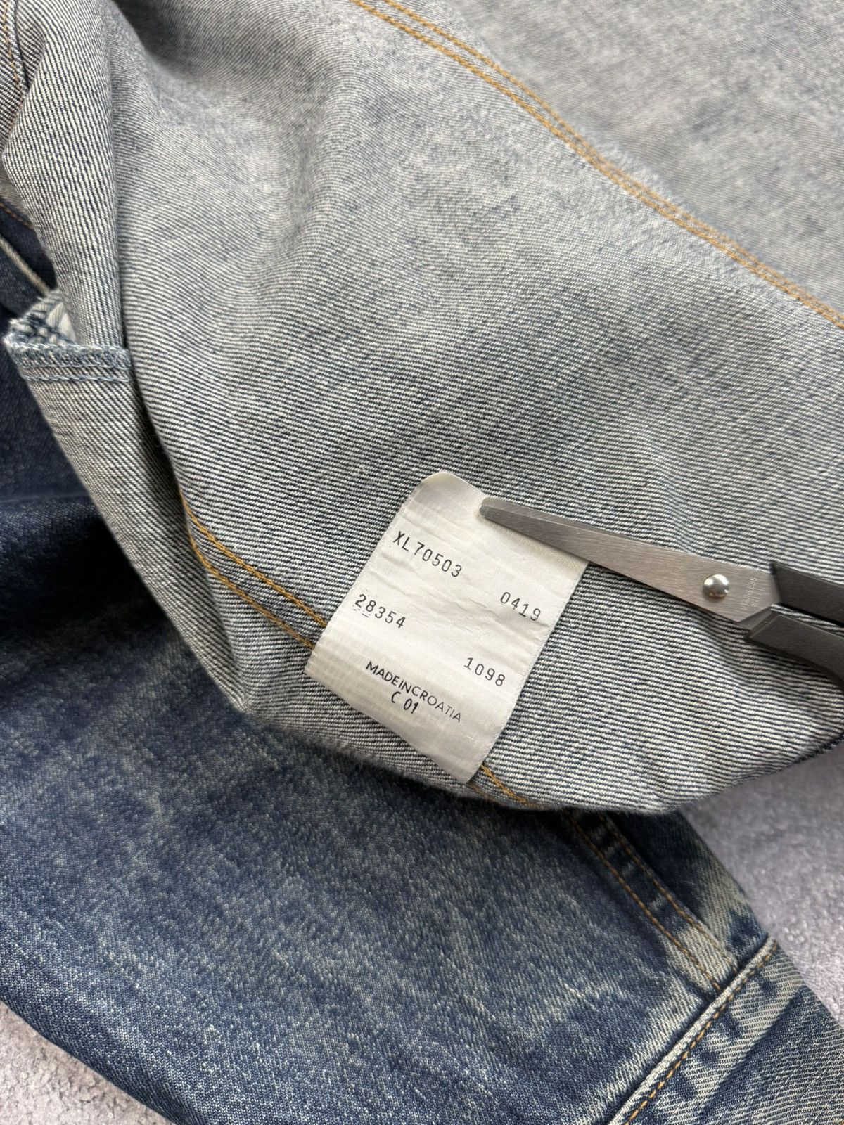 Vintage 90's Levi's Denim Trucker Jacket 70503 04