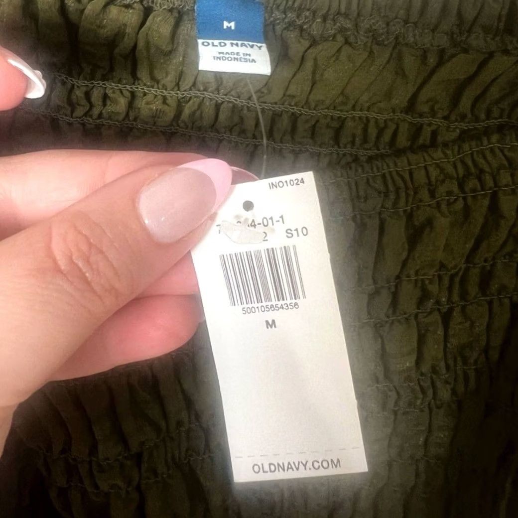 Old Navy Old Navy Blouse Shirt Woman Medium NWT Olive Green Fitted Puff-Sleeve Smocked Top Green Womens M Size M / US 6-8 / IT 42-44 - 3 Thumbnail