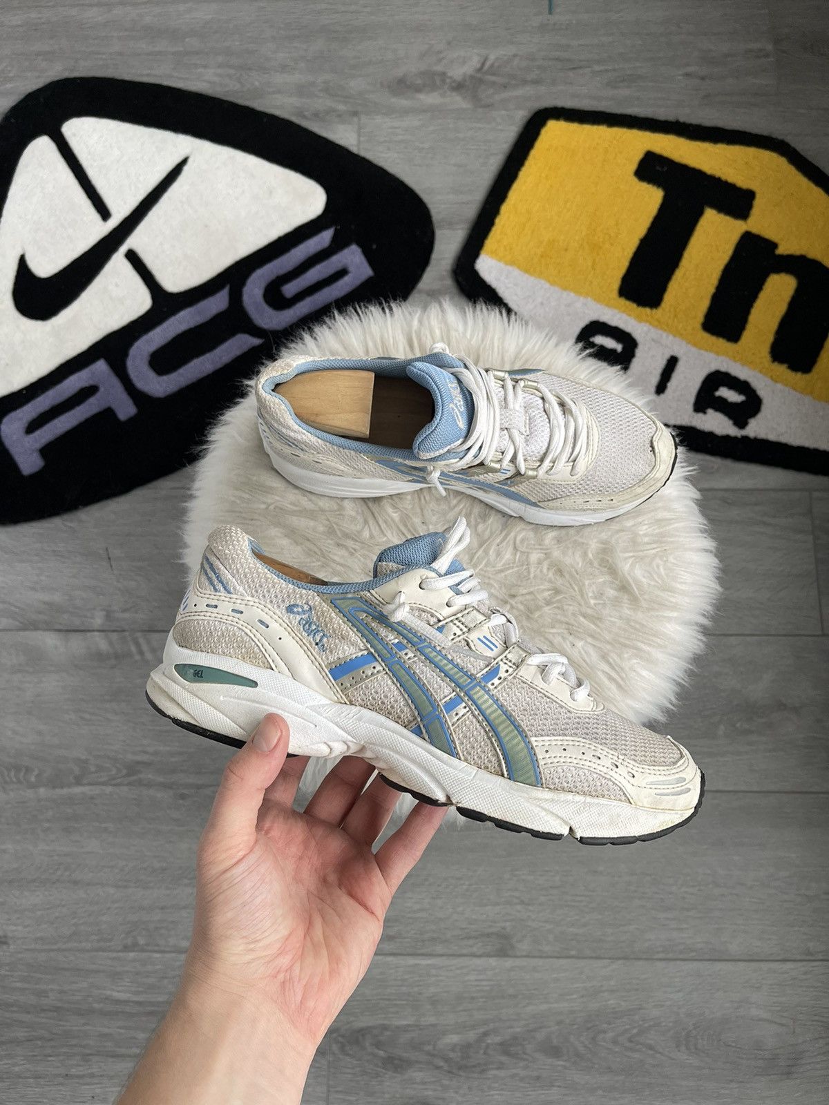 Asics × Vintage Women’s size 9 ASICS gel distressed sneakers 2k rare OG Size US 7 / EU 40 - 1 Thumbnail