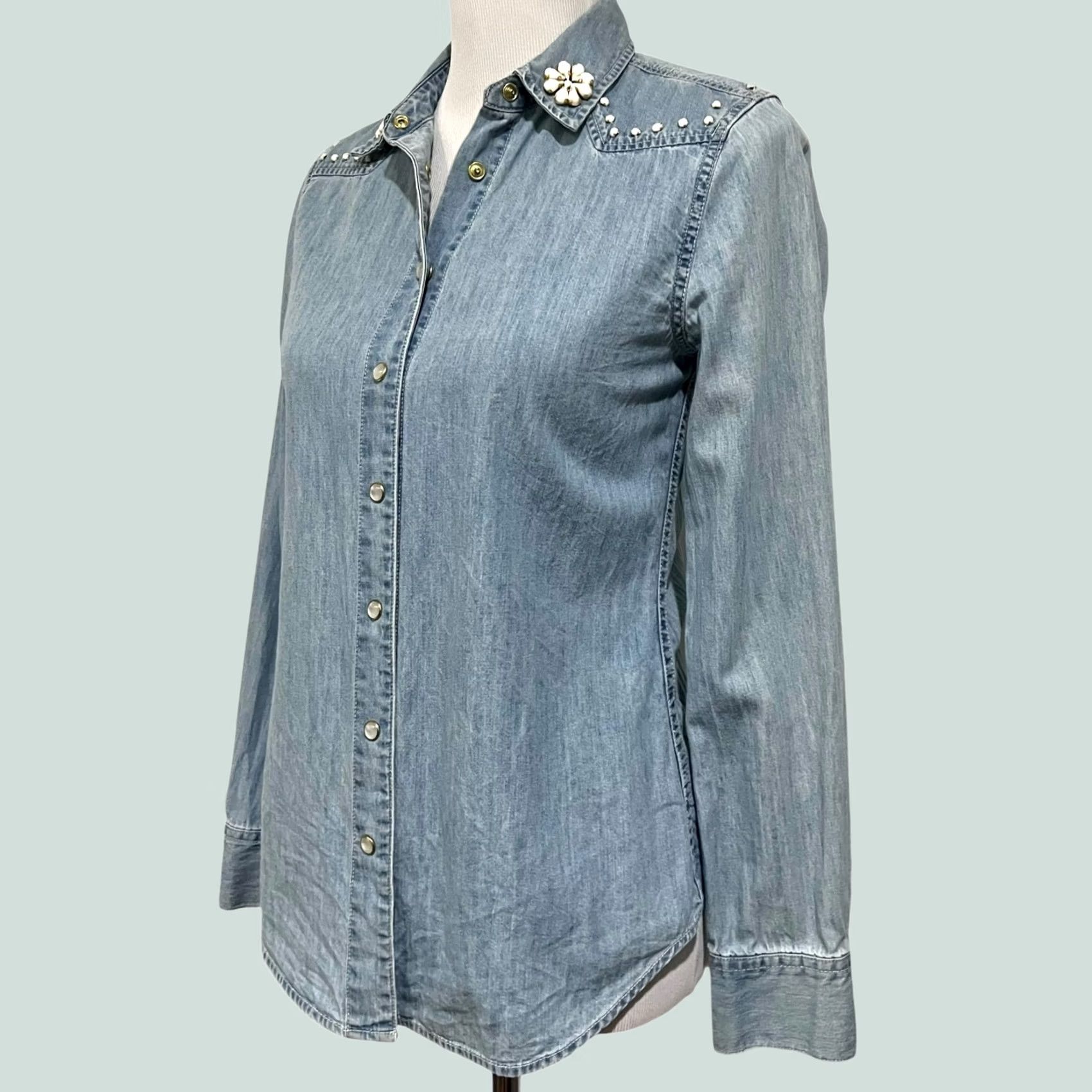 Vintage Draper James Women's Embellished Denim Top Pearl Snaps Blue 100% Cotton Size 2 Denim Blouse Casual Womens Blue Pearl Snaps 2 Size XS / US 0-2 / IT 36-38 - 1 Thumbnail