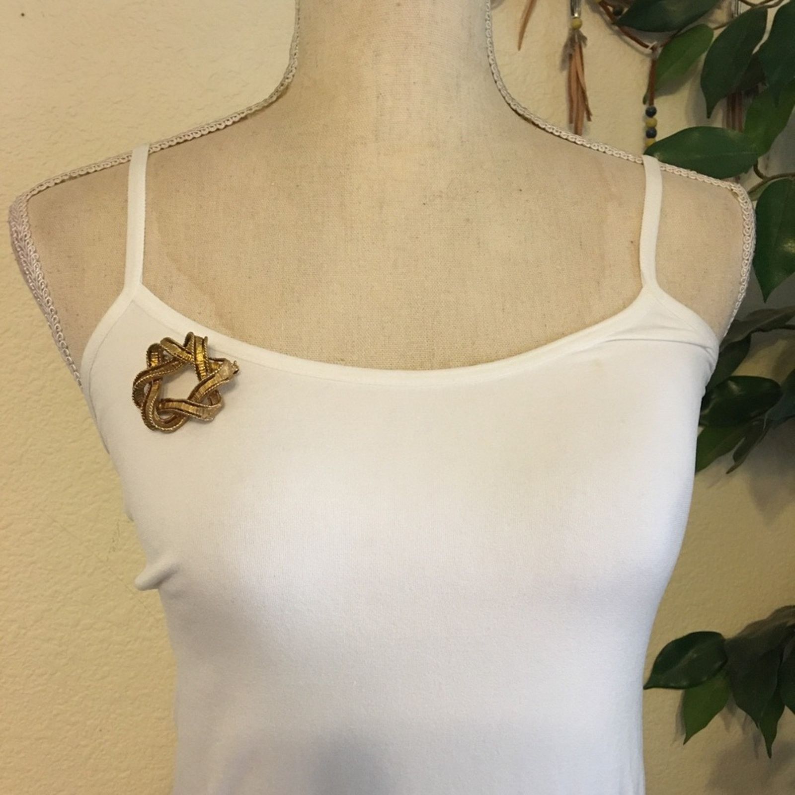 Vintage Vintage 70s gold tone wreath design brooch pin Size ONE SIZE - 5 Thumbnail