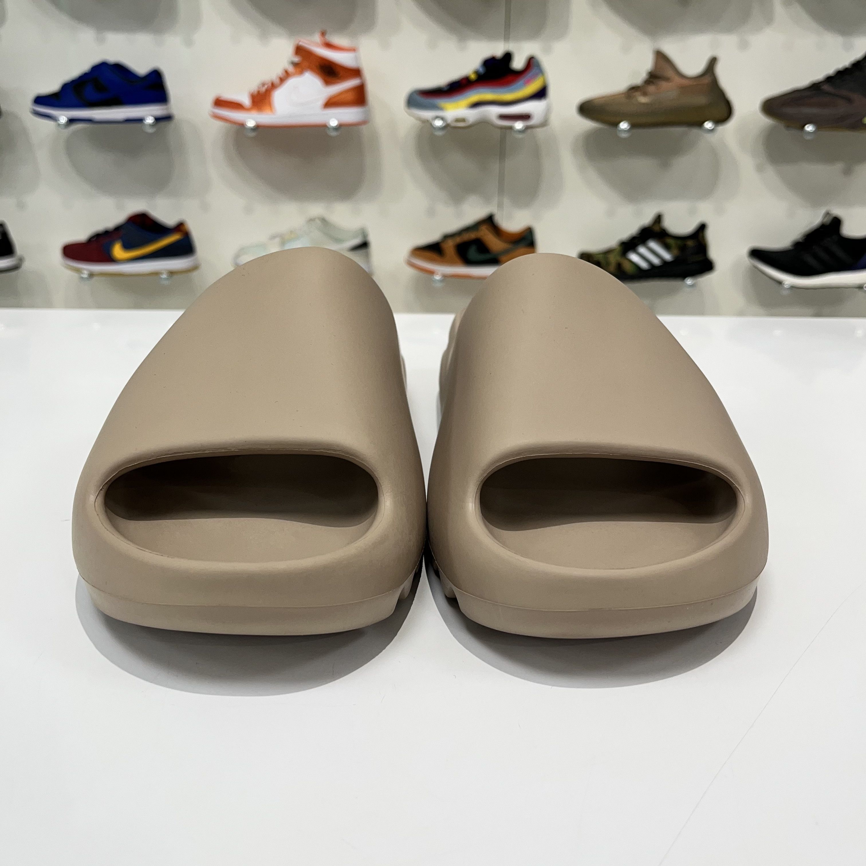 Adidas Adidas Yeezy Slide Pure (First Release) Size US 10 / EU 43 - 9 Thumbnail
