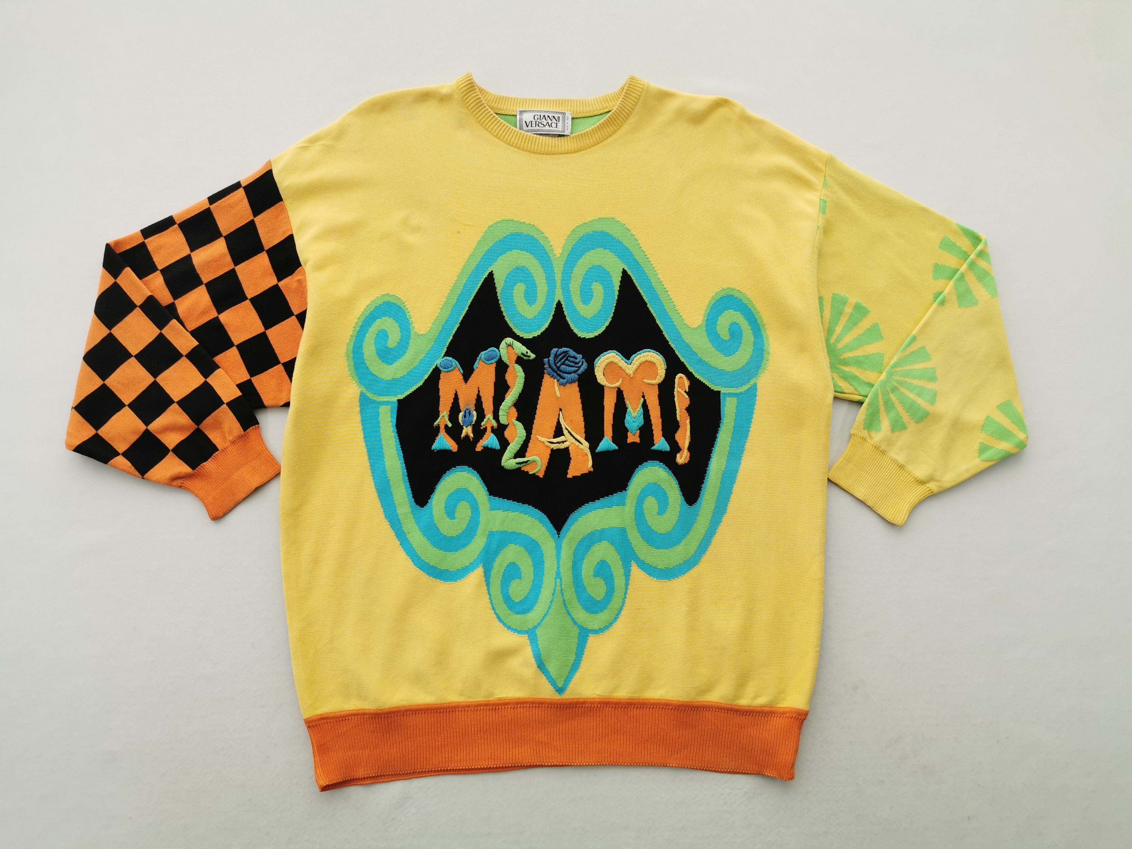 Versace Vintage 90's Versace Embroidered Sweatshirt Made In Italy Size US M / EU 48-50 / 2 - 3 Thumbnail
