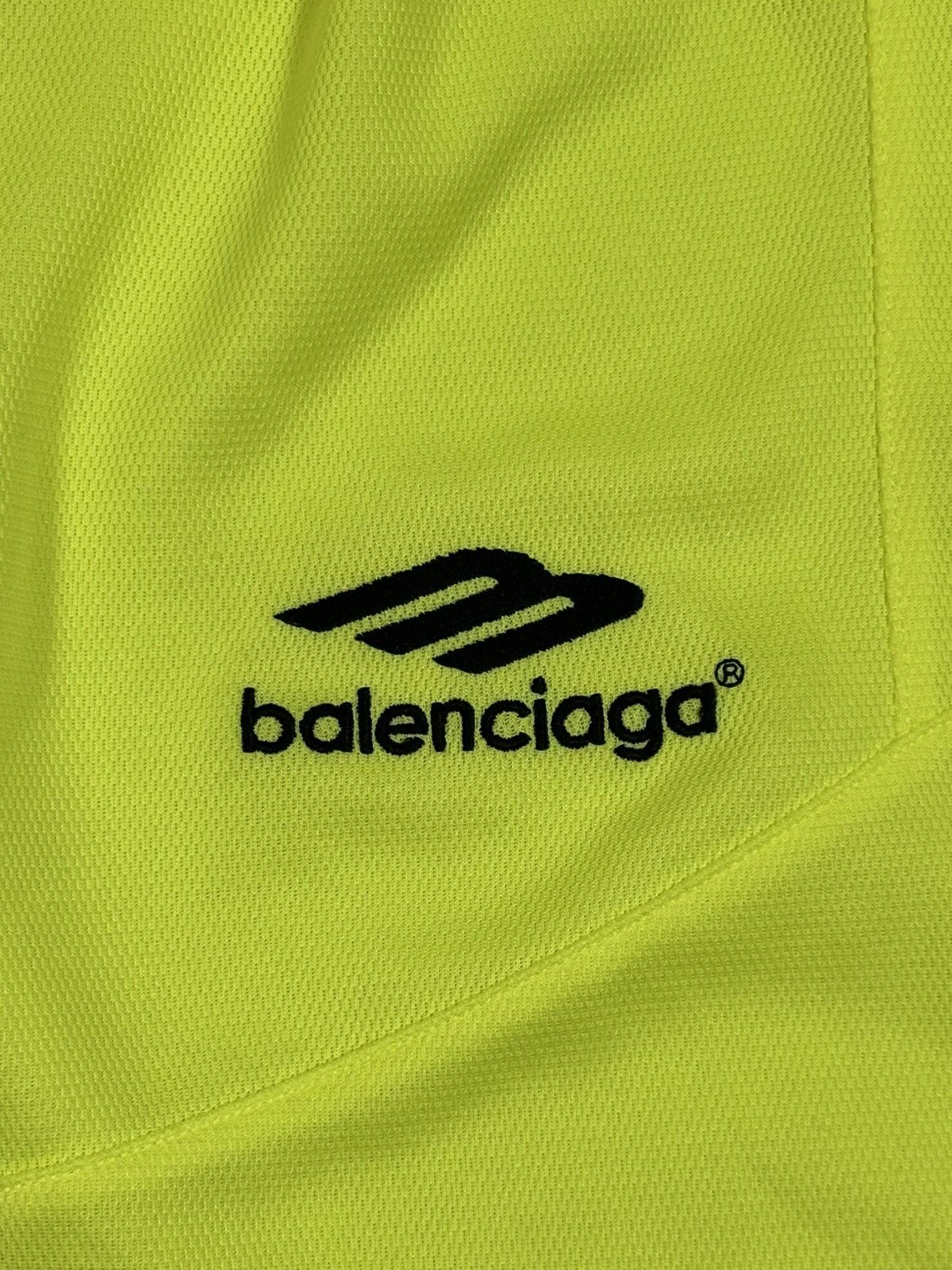 Balenciaga Balenciaga Baggy Oversized Logo Soccer Shorts Neon Yellow Size US 32 / EU 48 - 9 Thumbnail