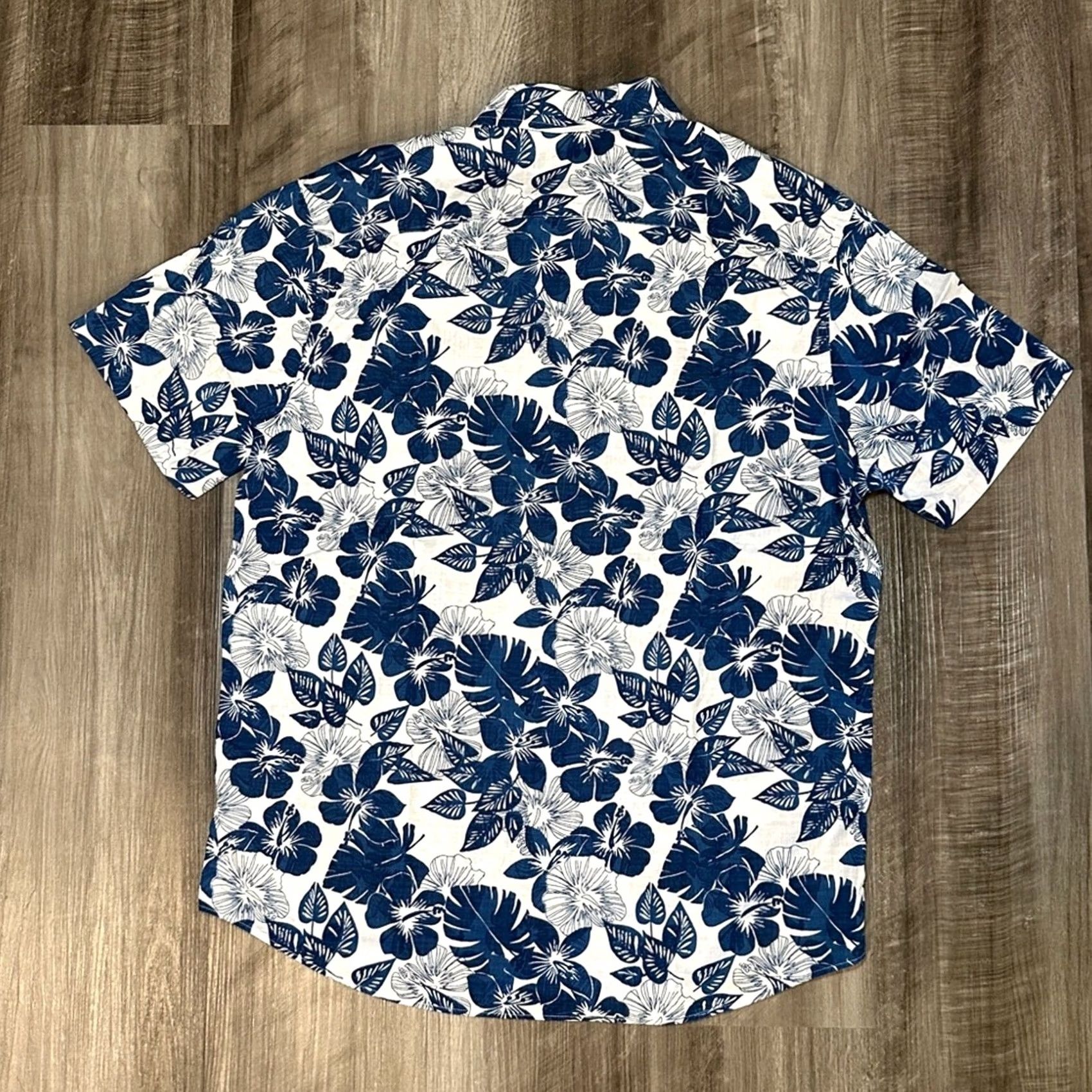 UNTUCKit UNTUCKit Floral Hawaiian Slim Short Sleeve Button Down Large Men Blue Size US 33 - 3 Thumbnail