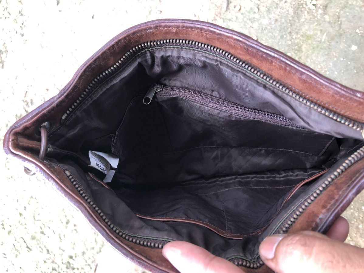 Designer × Genuine Leather × Uniqlo Uniqlo Embroidery Leather Sling Bag Size ONE SIZE - 7 Thumbnail