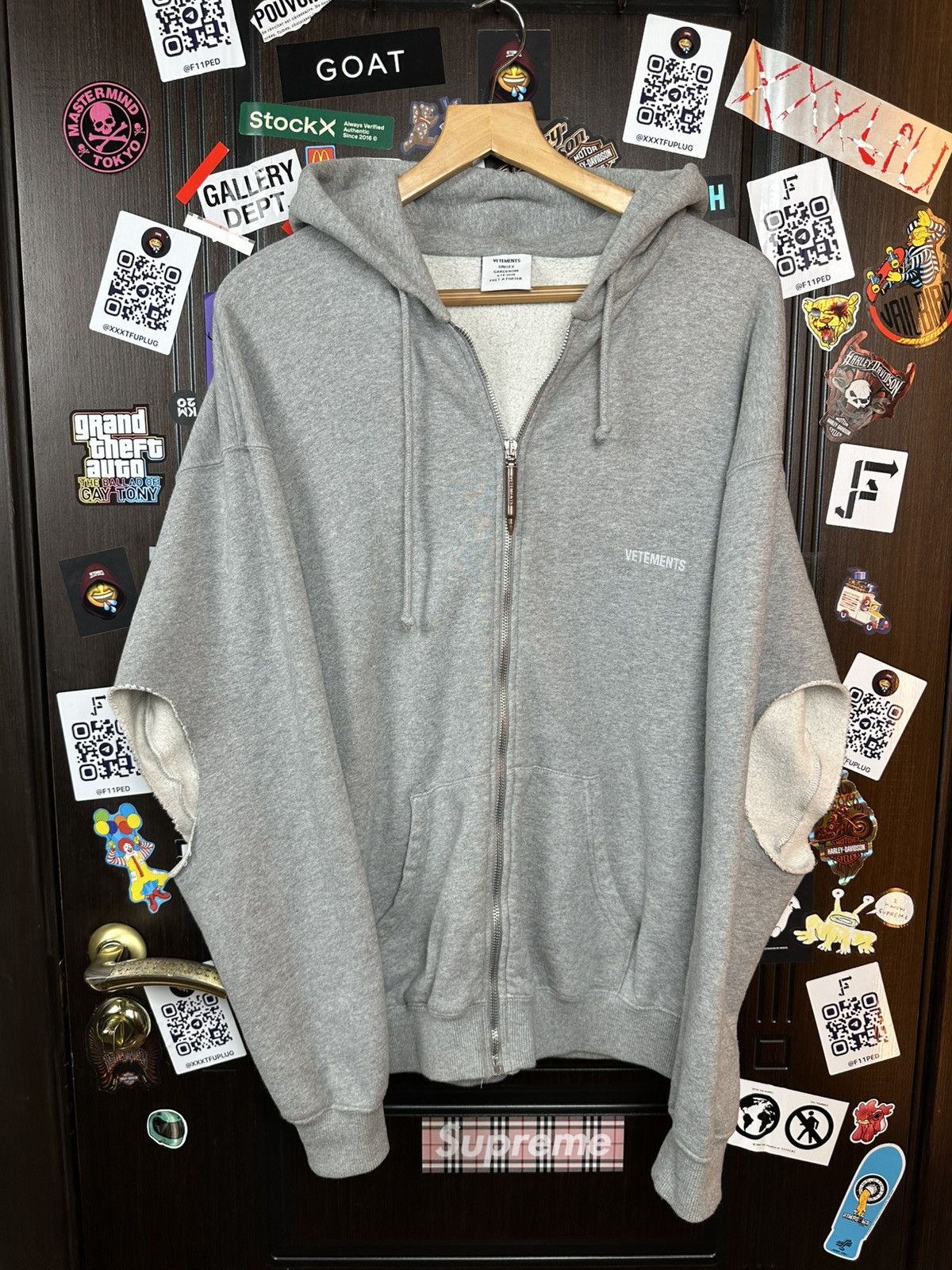 トップス VETEMENTS 19SS Elbow Cutout Hoodie Grey Vetements Vetements SS19 Bullet Elbow Cut-Out Zip Hoodie | Grailed