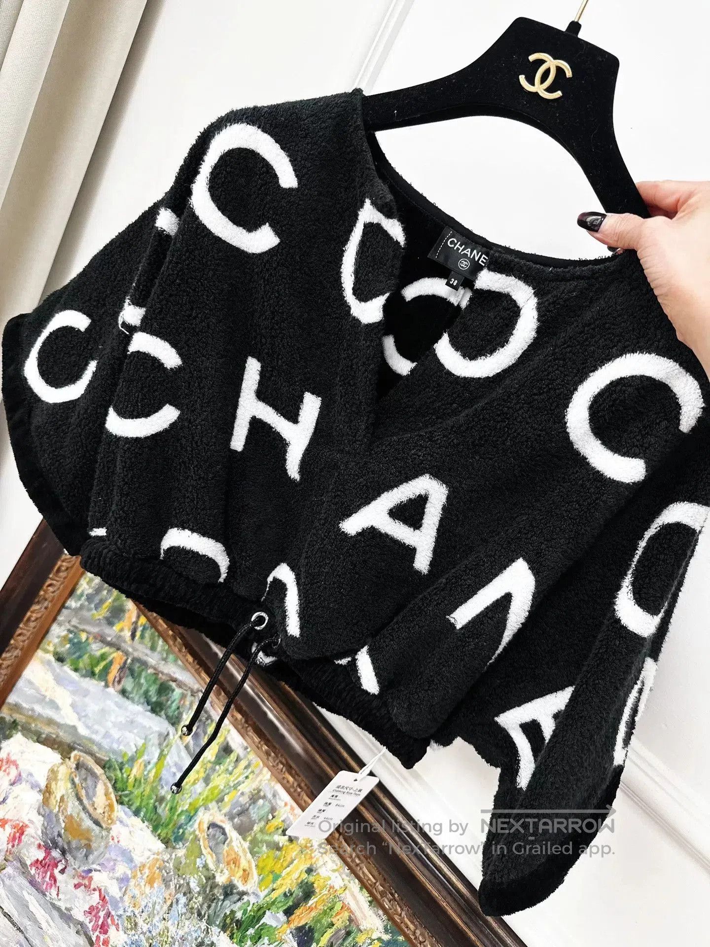 Chanel black and white logo cropped sweatshirt. Size US M / EU 48-50 / 2 - 2 Thumbnail