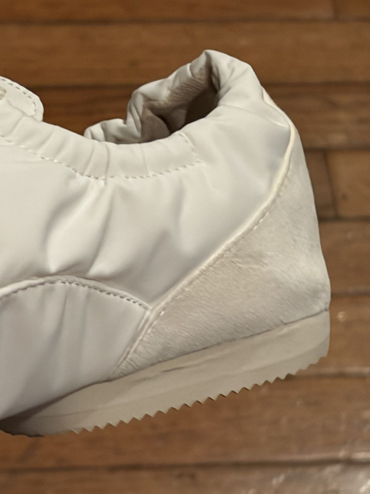 Polo Ralph Lauren Polo Ralph Lauren The Suede Pony Ballerina Sneaker Size US 7 / IT 37 - 6 Thumbnail