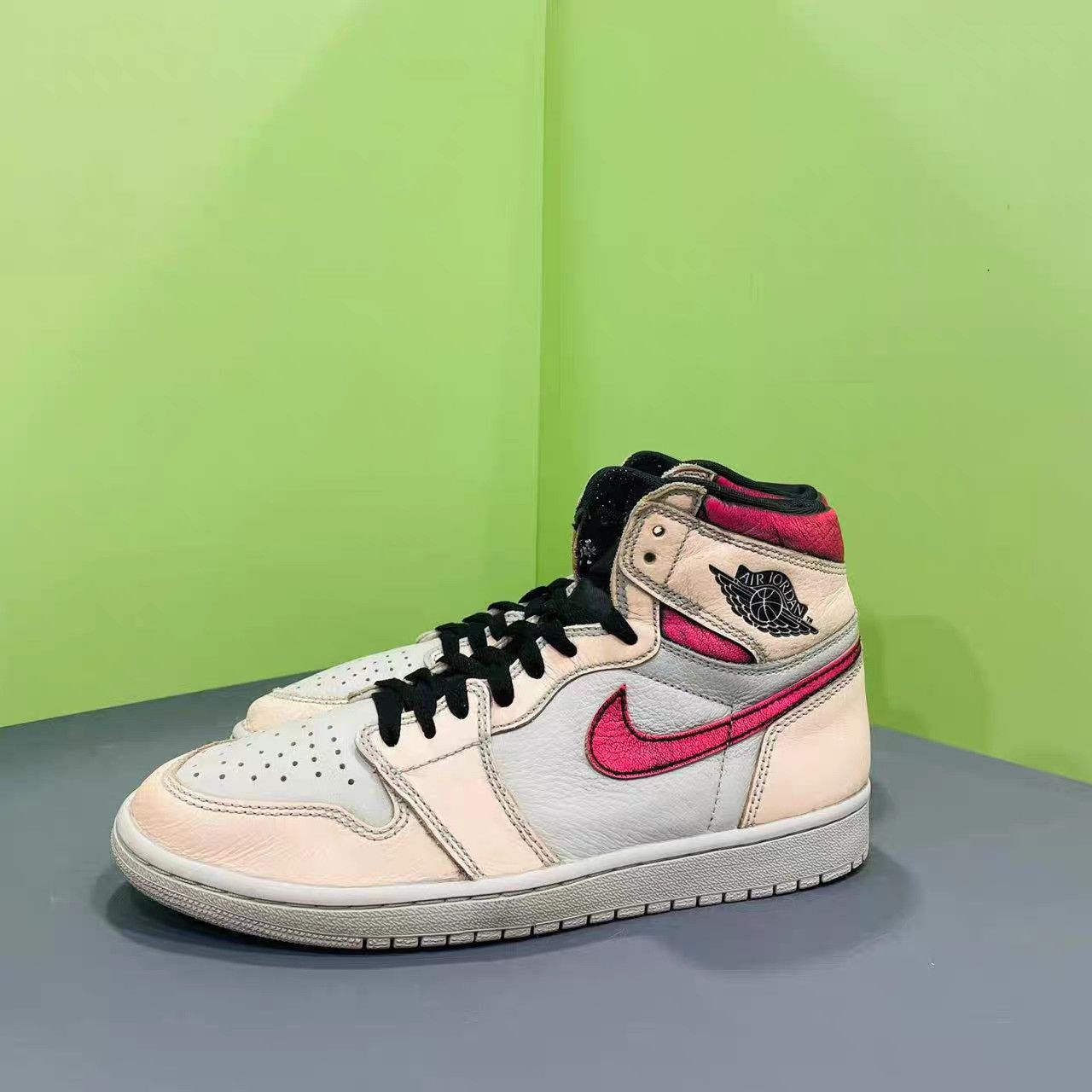 Jordan Brand Air Jordan 1 Retro High "White/Pink Scratch" K15 Size US 10 / EU 43 - 2 Thumbnail
