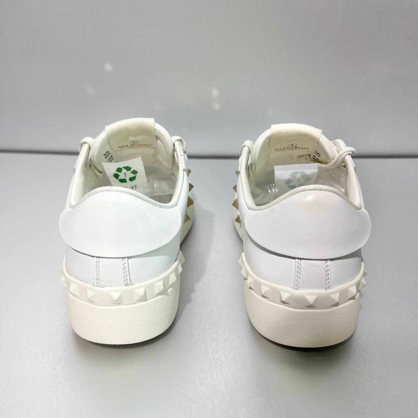 Valentino VALENTINO White Gold Studs White Sneakers 35 like new X6795 Size US 4 / IT 34 - 6 Thumbnail