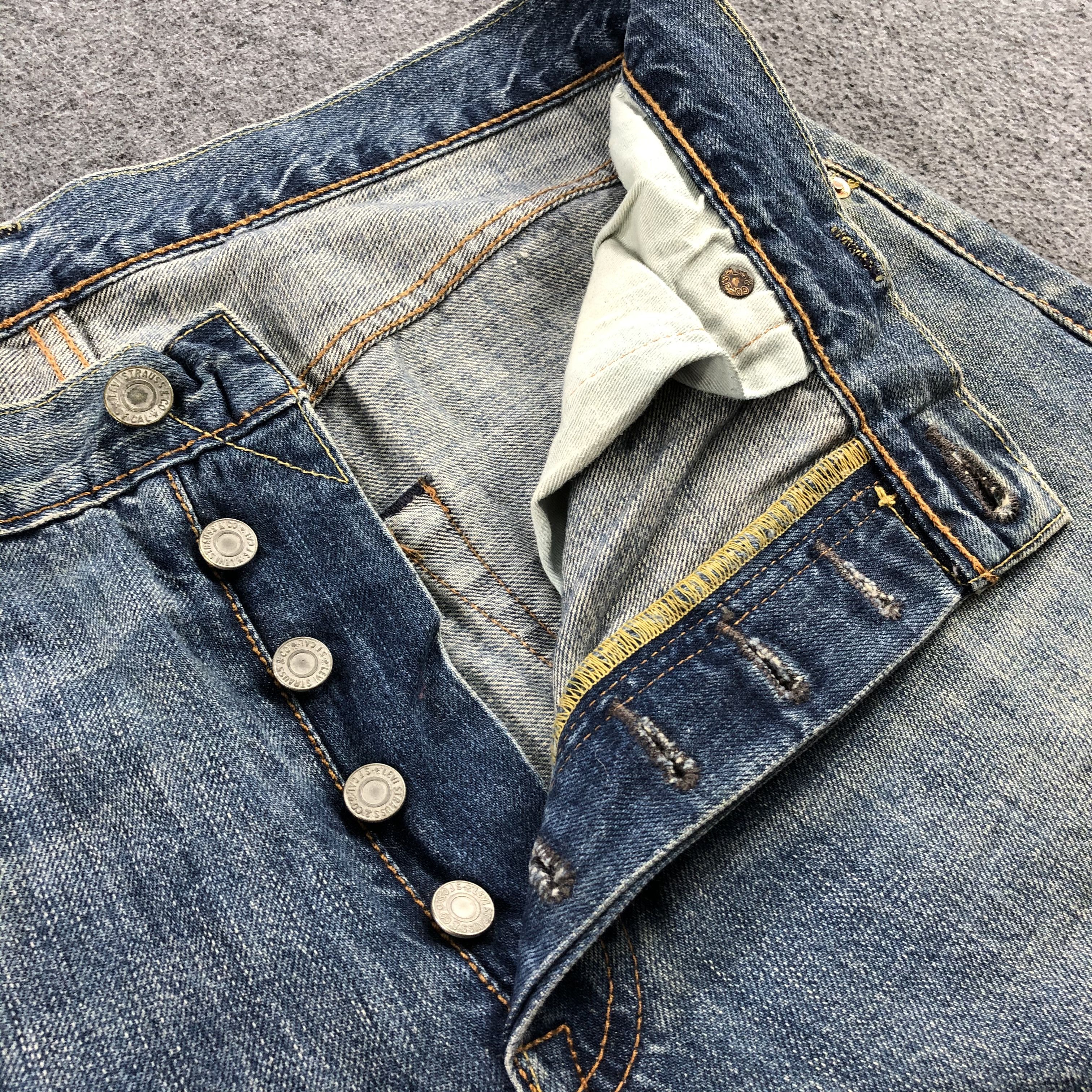 Levi's Vintage Blue Wash Levis 501 Jeans-J1902 Size US 35 - 11 Thumbnail