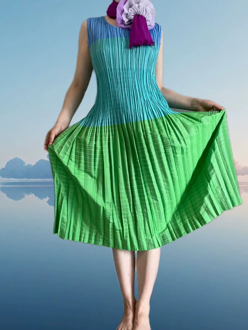 Issey Miyake Issey Miyake size:2 Green pleated mainline dress | Grailed