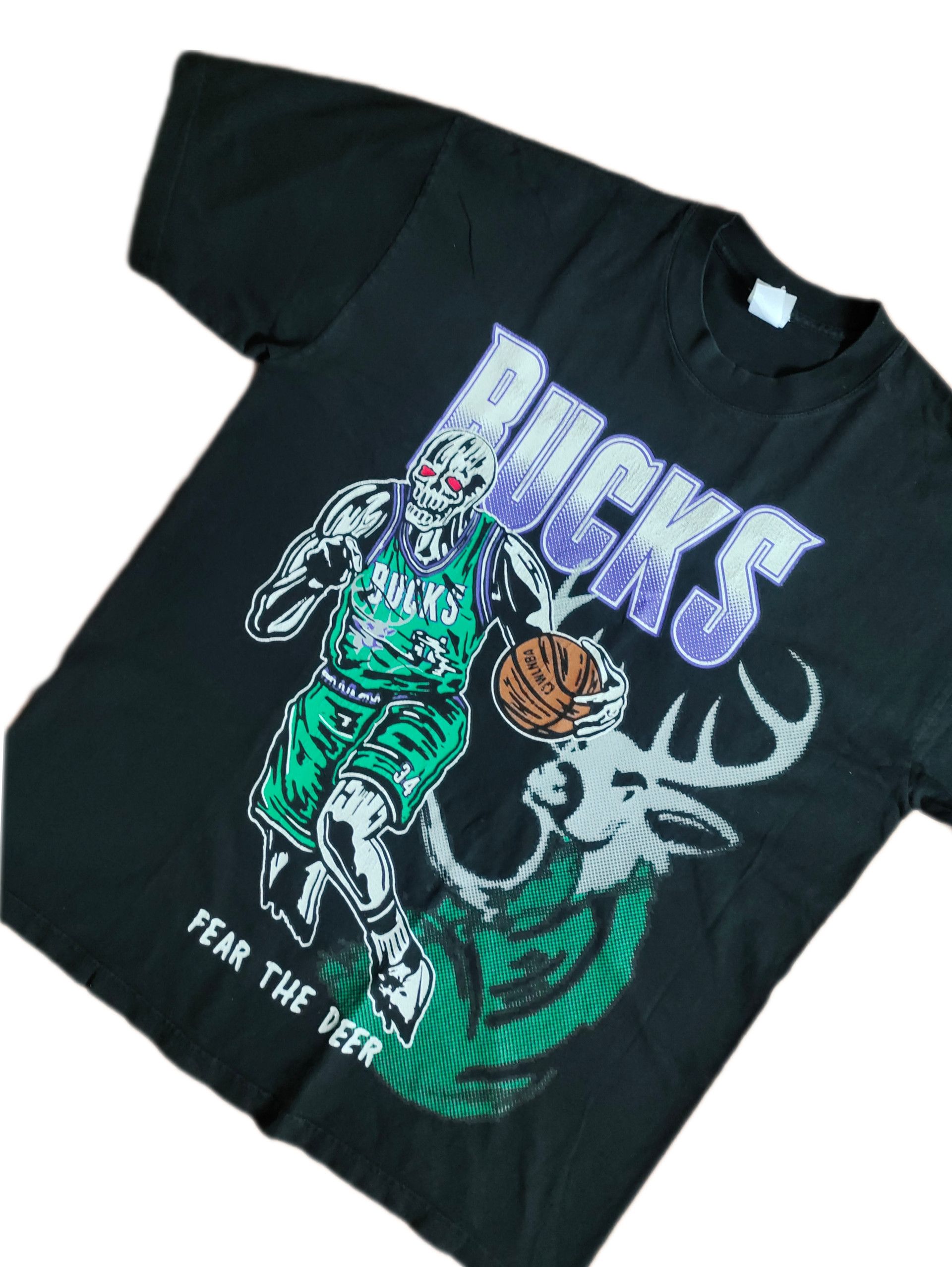 Vintage Vintage Milwaukee Bucks Skeleton 2000s t-shirt Size US L / EU 52-54 / 3 - 2 Thumbnail