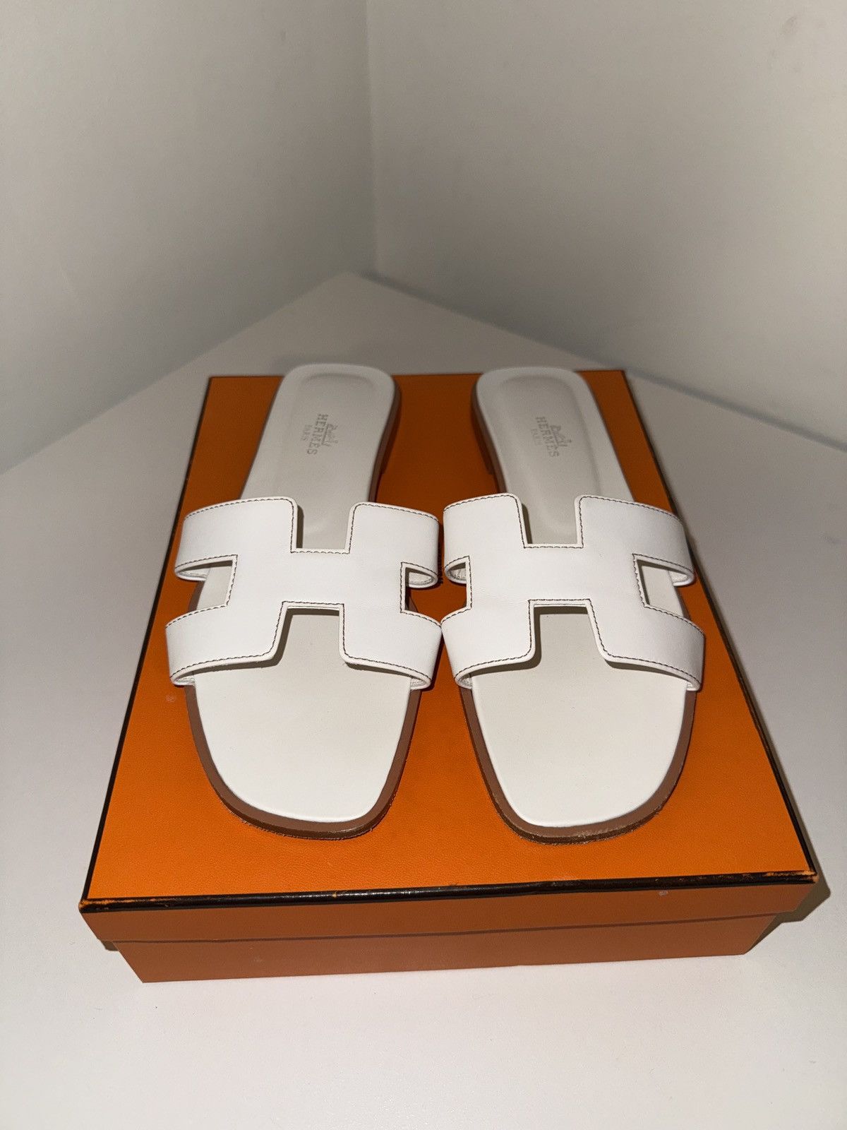 Hermes ORAN SANDAL IN BOX CALF 390 02 BLANC PIQUR ES HAVANE Size US 9 / IT 39 - 3 Thumbnail