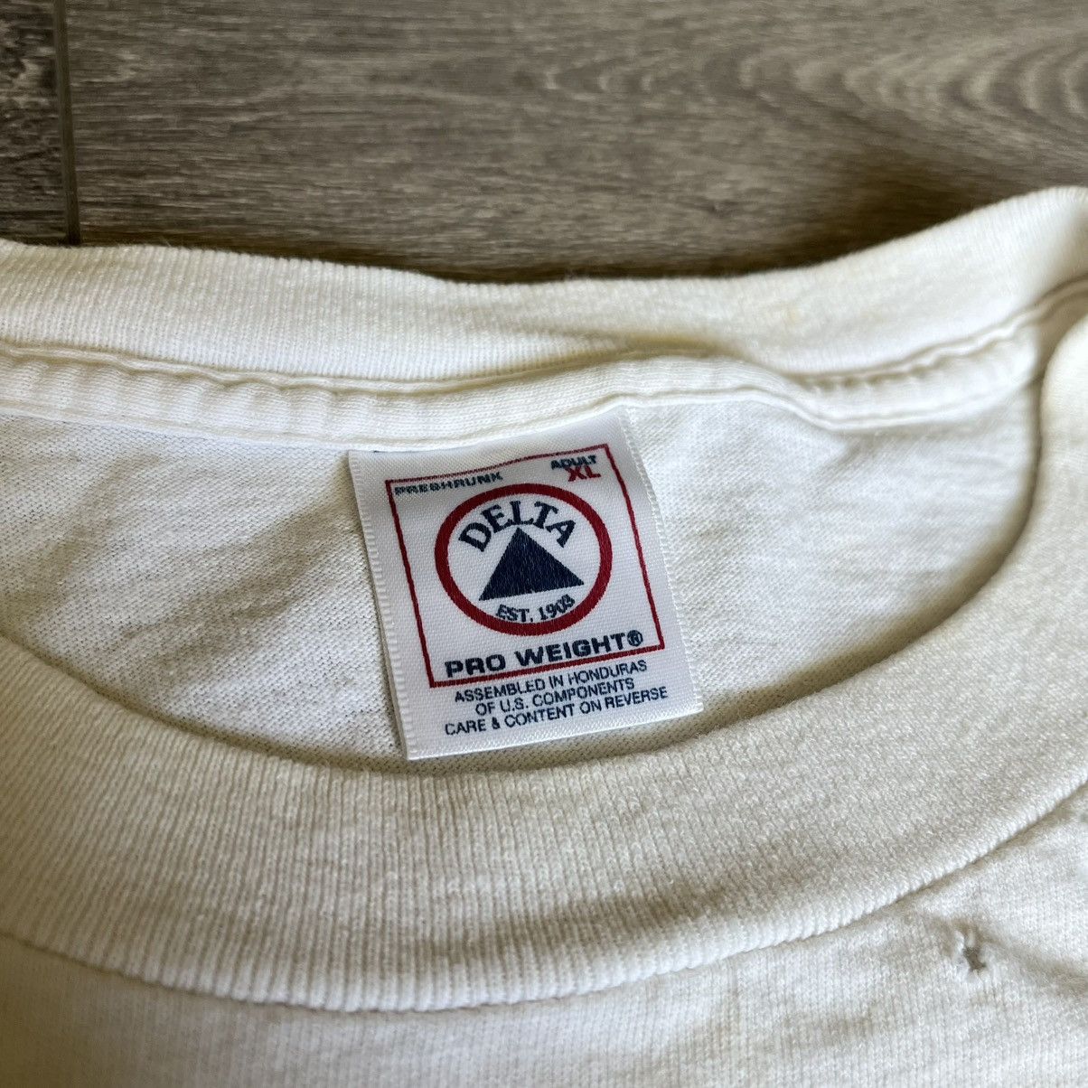 Vintage Vintage 90s Wolf Watch Out For Me Graphic Nature Animal Tee Size US XL / EU 56 / 4 - 5 Thumbnail